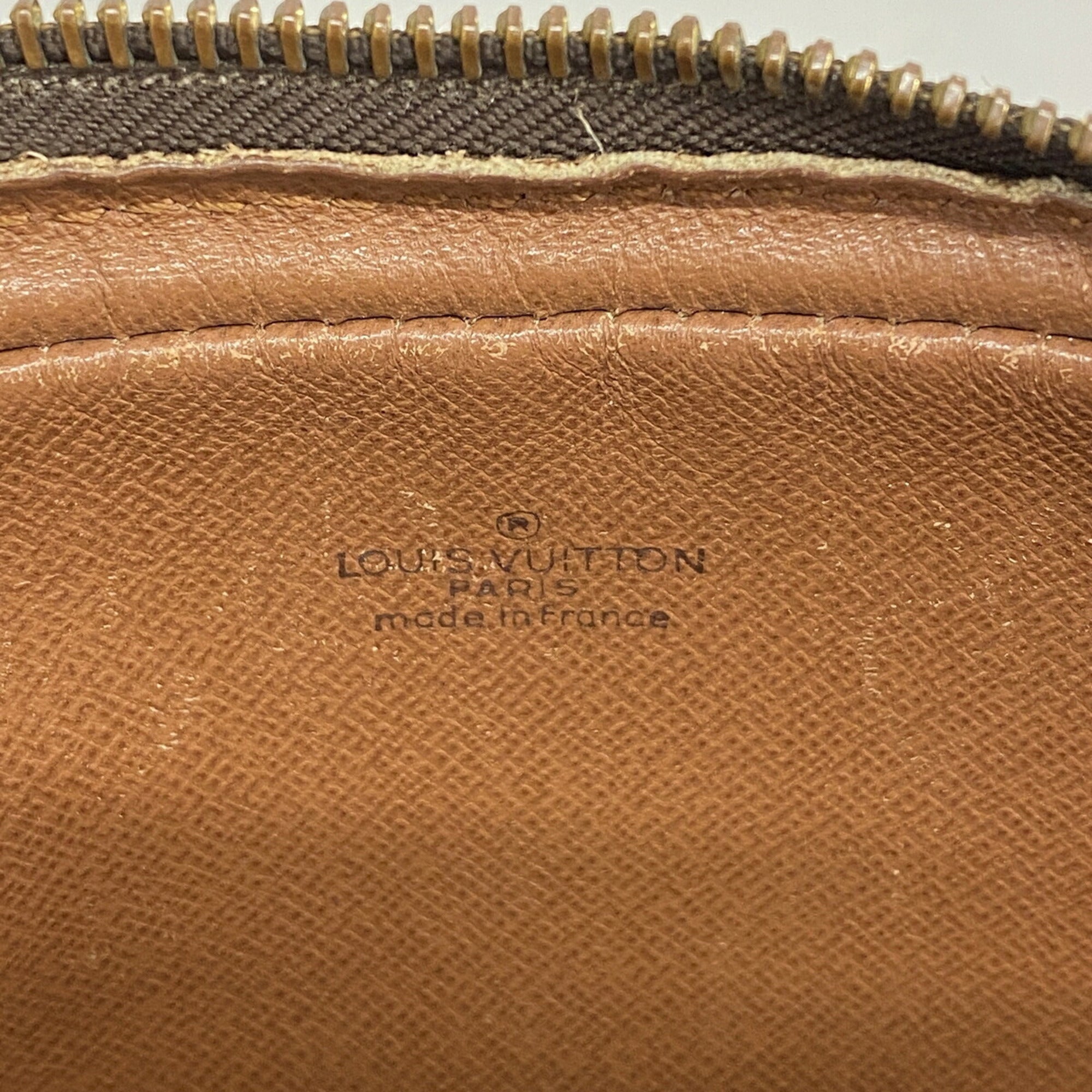 Louis Vuitton Brown Clutch Bag (Pre-Owned)