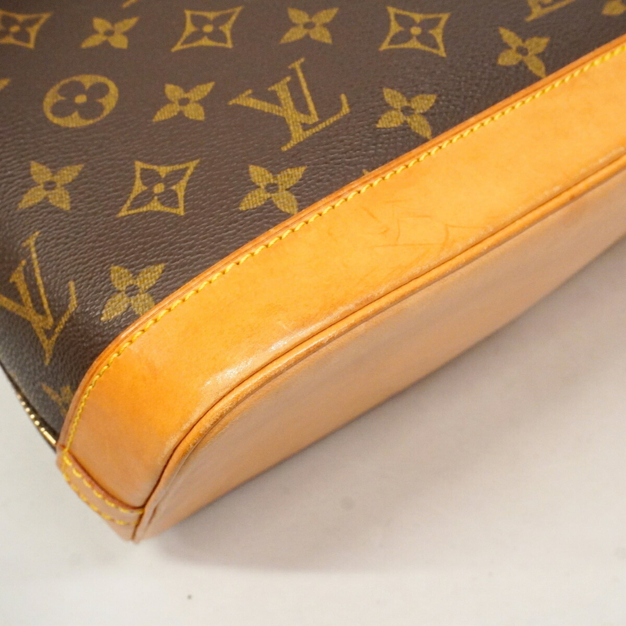 Louis Vuitton Brown Handbag (Pre-Owned)
