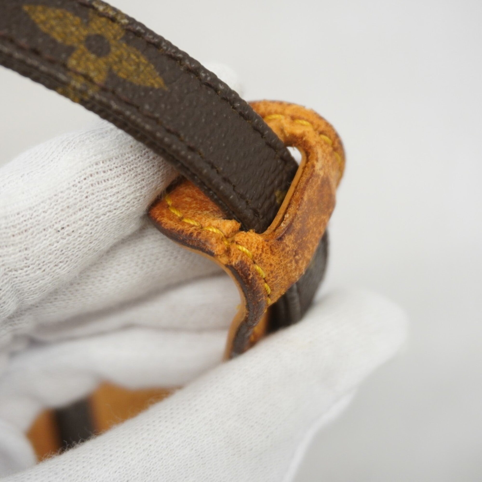 Louis Vuitton Brown Shoulder Bag (Pre-Owned)