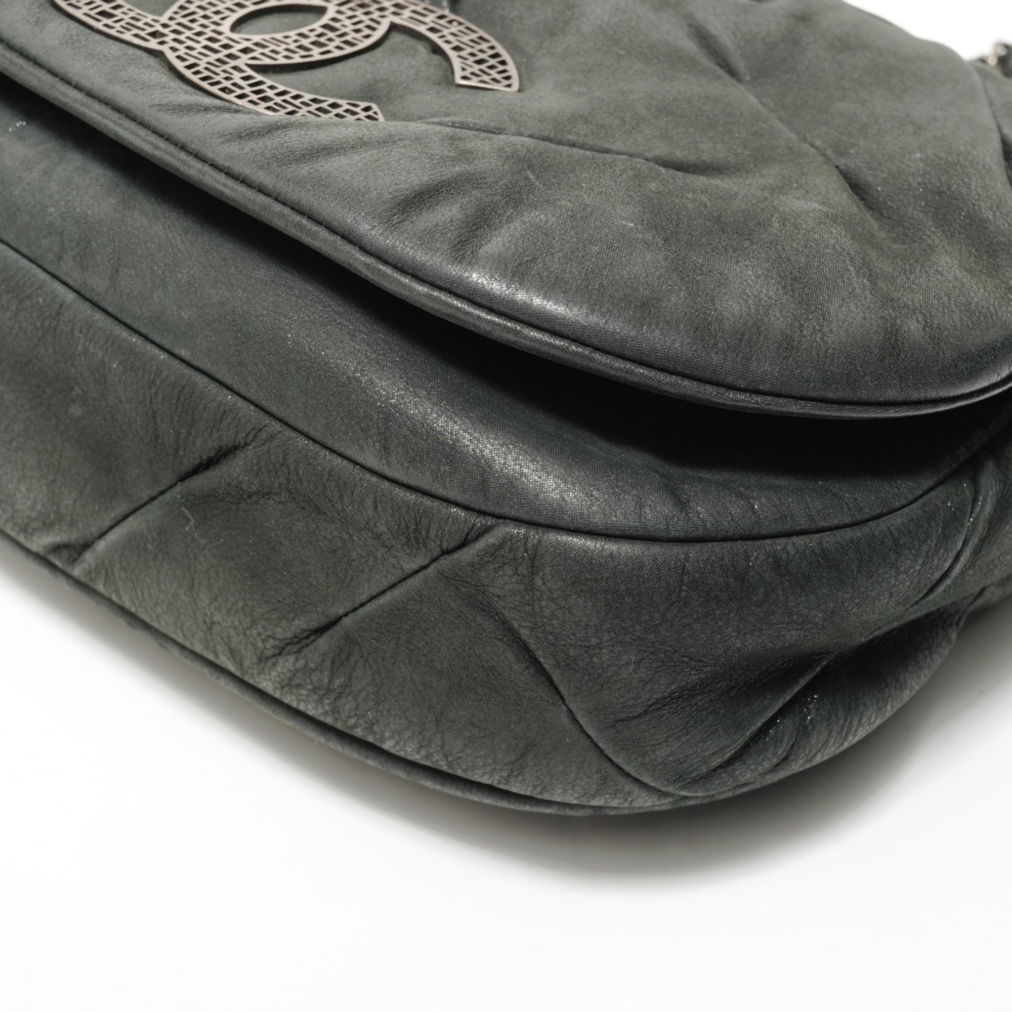 Chanel Black Shoulder Bag (Pre-Owned)