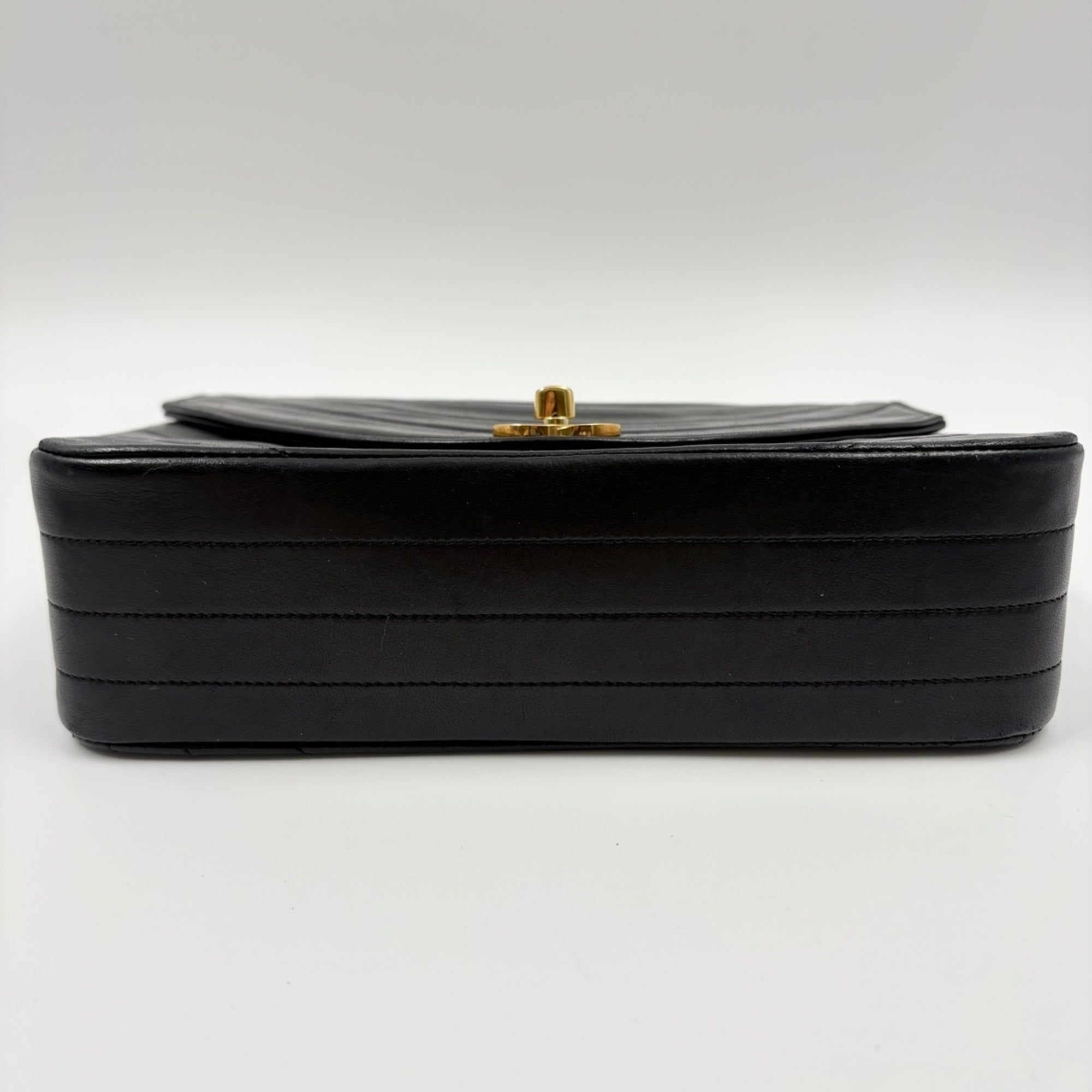 Chanel Black Handbag (Pre-Owned)