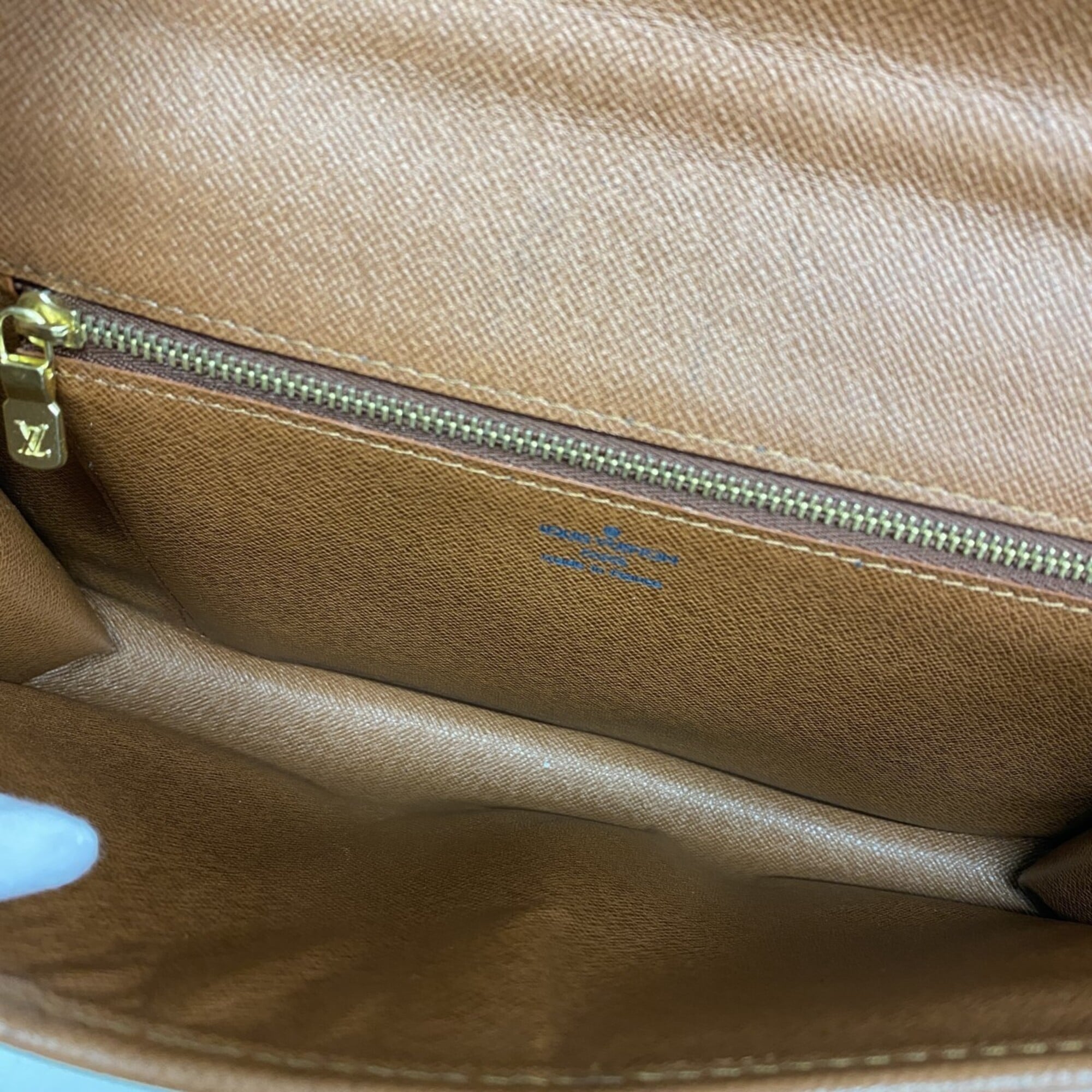 Louis Vuitton Brown Shoulder Bag (Pre-Owned)