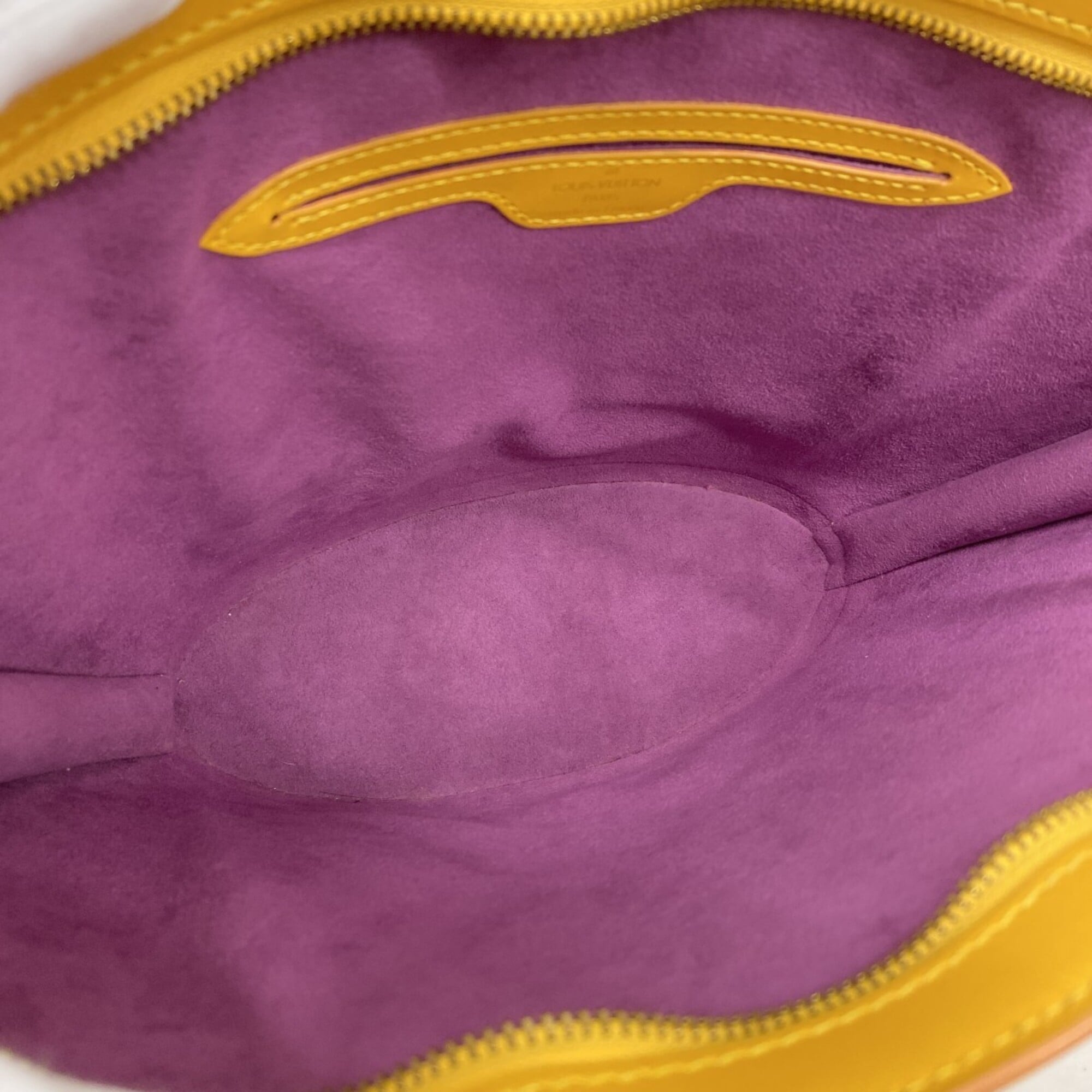 Louis Vuitton Jaune Handbag (Pre-Owned)