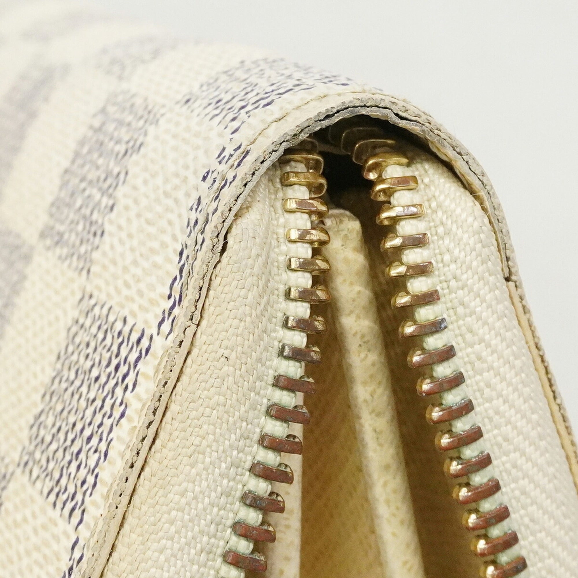 Louis Vuitton White Long Wallet (Bi-Fold) (Pre-Owned)