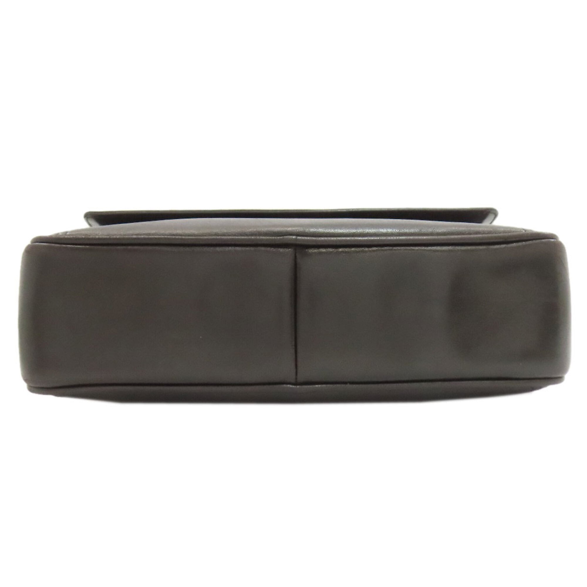 Chanel Black Leather Shoulder Bag (Pre-Owned)