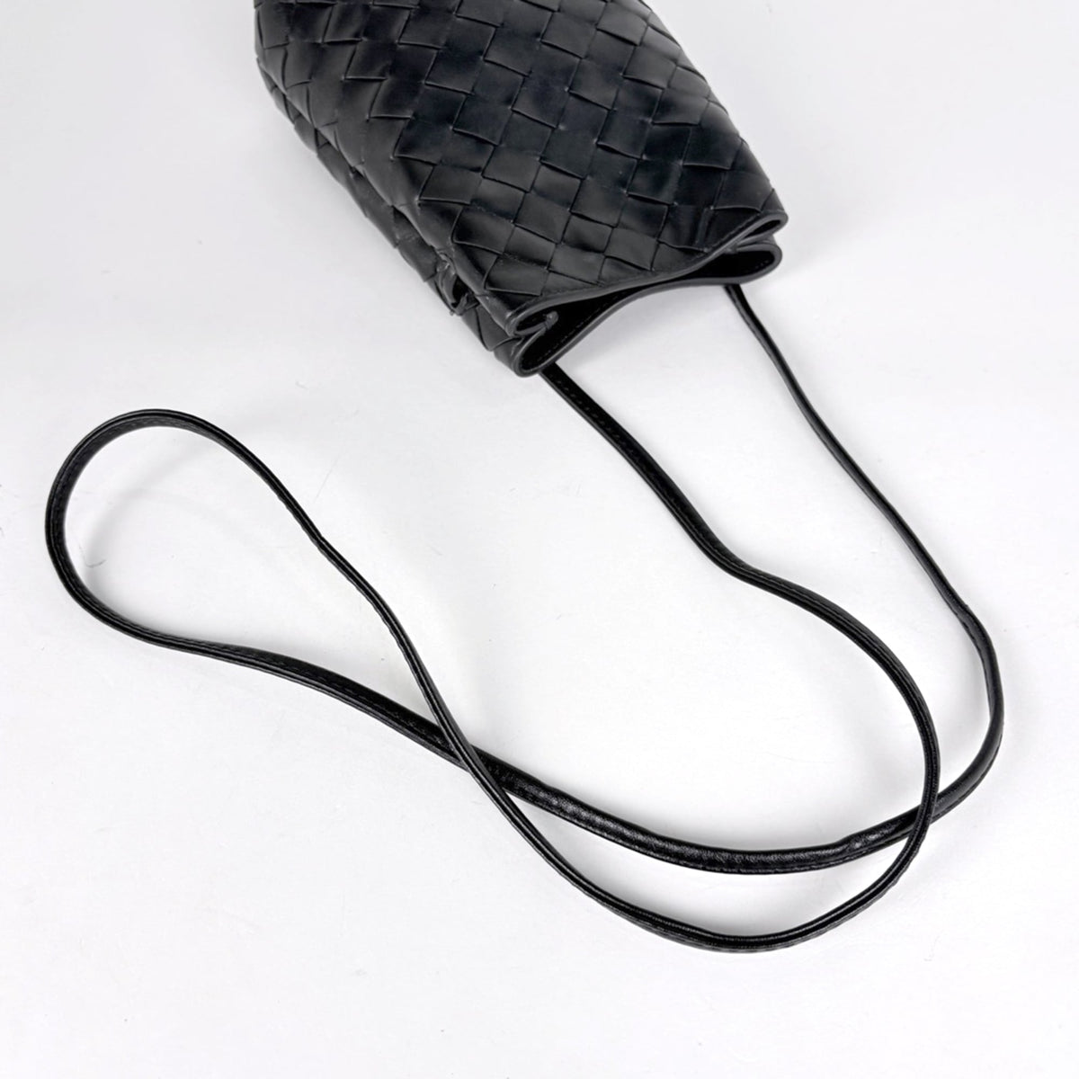 Bottega Veneta Black Leather Shoulder Bag (Pre-Owned)