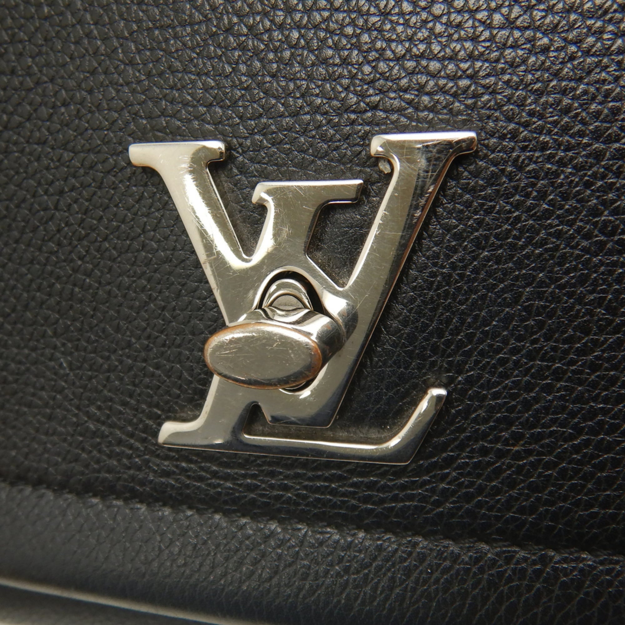 Louis Vuitton Noir Leather Shoulder Bag (Pre-Owned)
