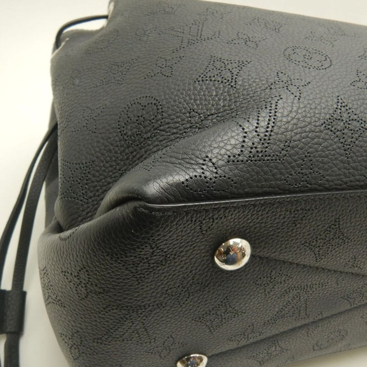 Louis Vuitton Mahina Noir Mahina Leather Tote Bag (Pre-Owned)