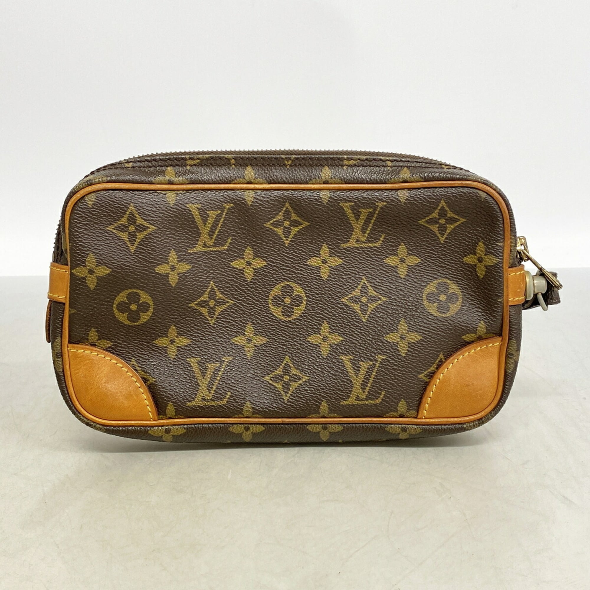Louis Vuitton Brown Clutch Bag (Pre-Owned)