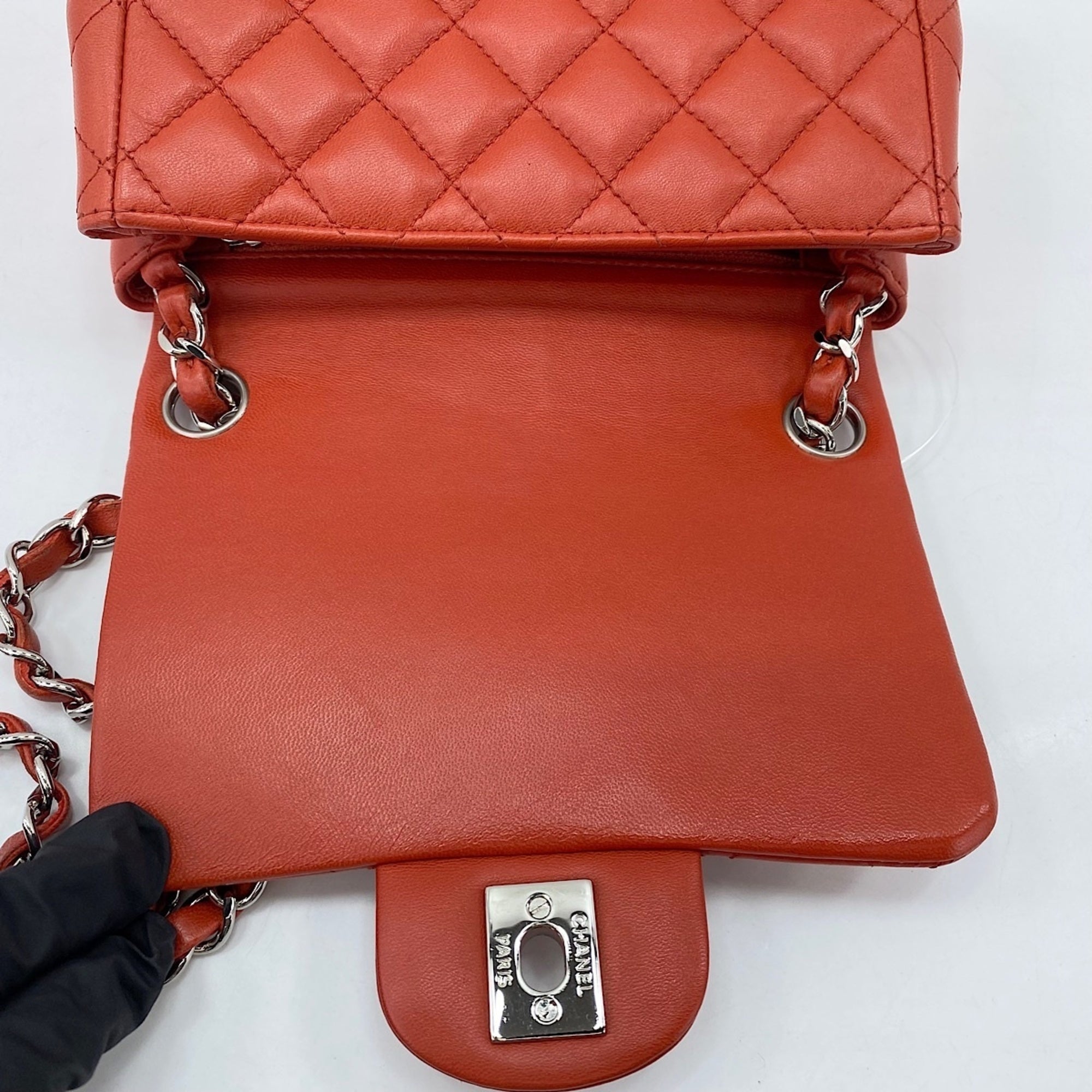 Chanel Orange Shoulder Bag (Pre-Owned)