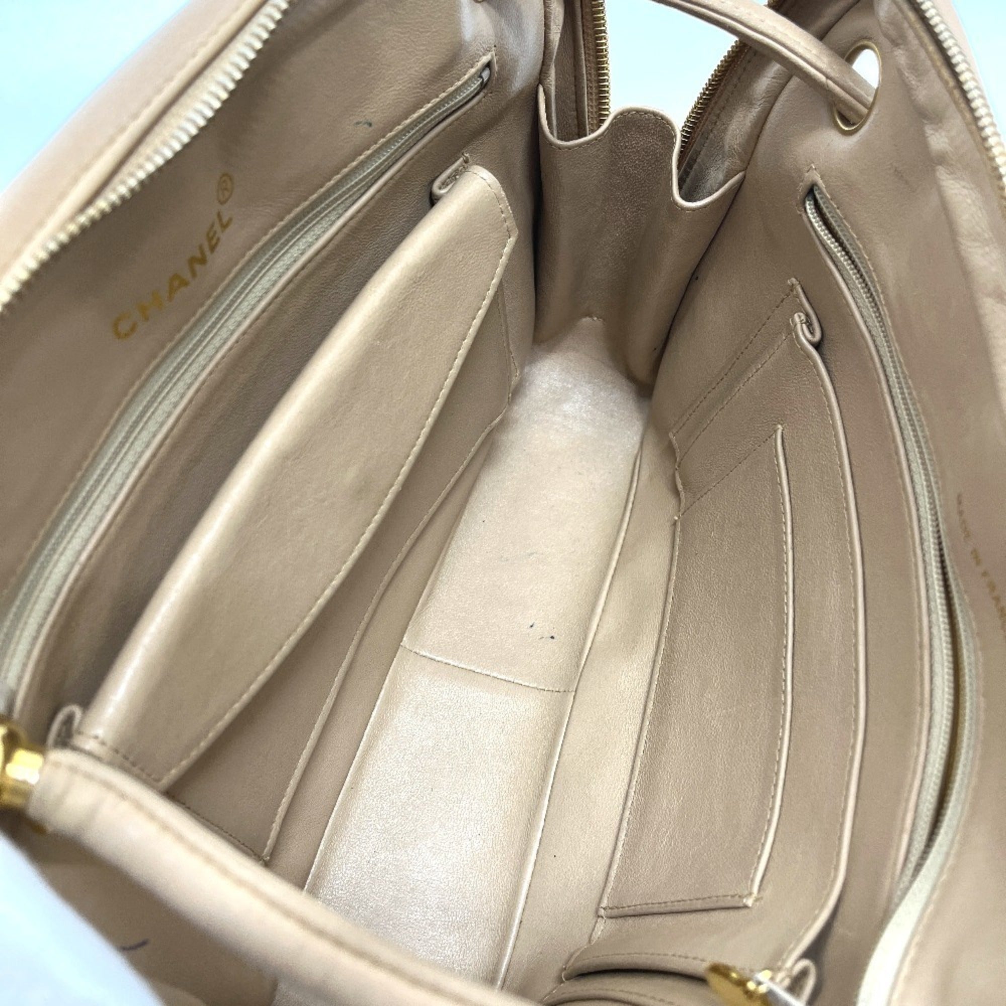 Chanel Beige Leather Handbag Shoulder Bag (Pre-Owned)
