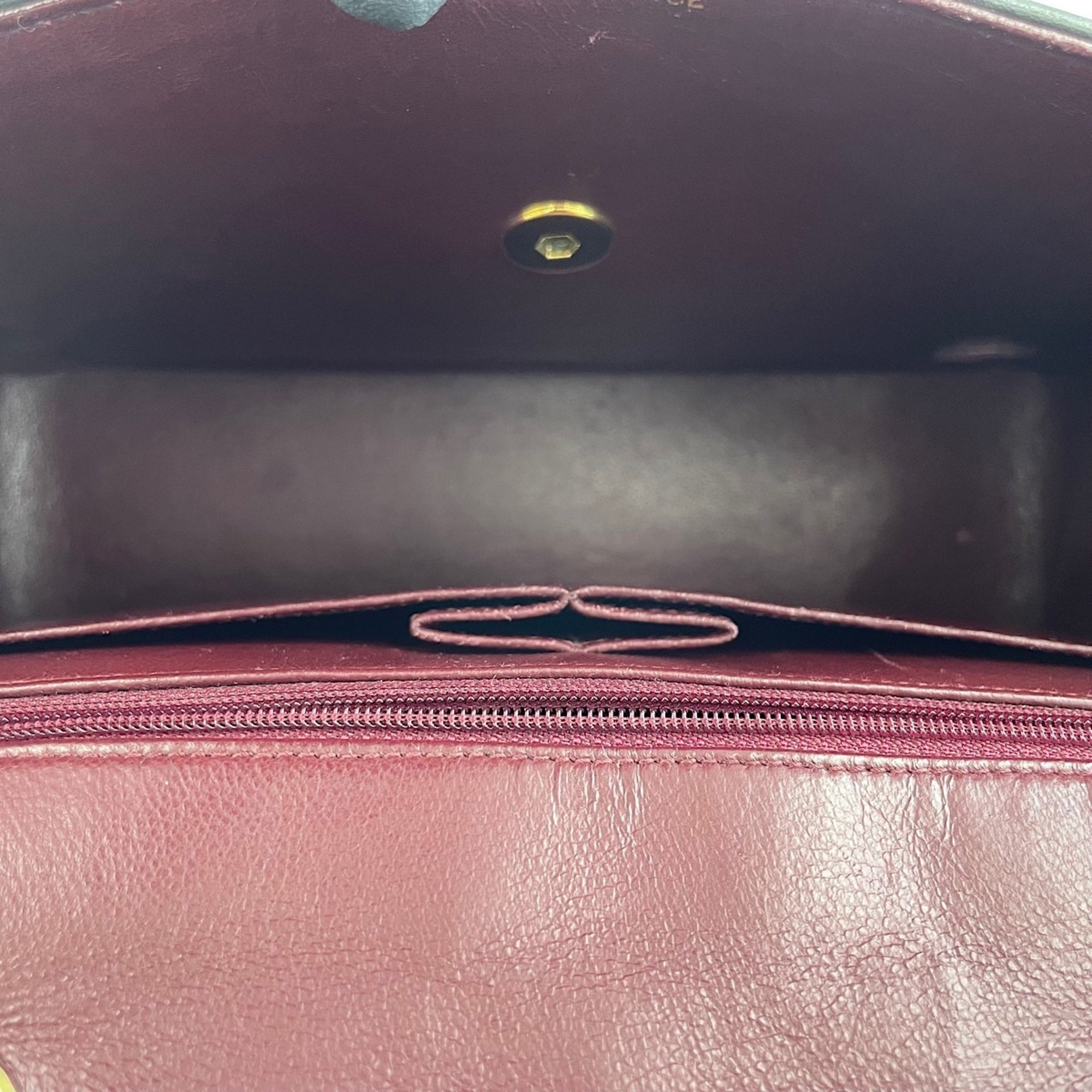 Chanel Black Shoulder Bag (Pre-Owned)