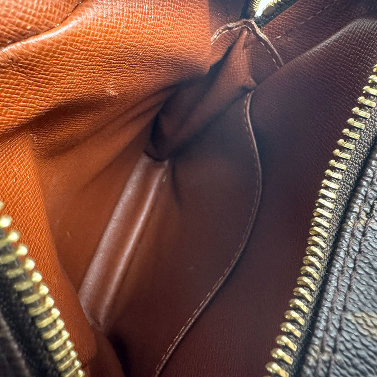 Louis Vuitton Brown Monogram Monogram Shoulder Bag (Pre-Owned)