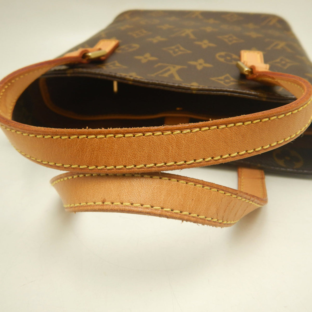 Louis Vuitton Brown Monogram Canvas Handbag (Pre-Owned)