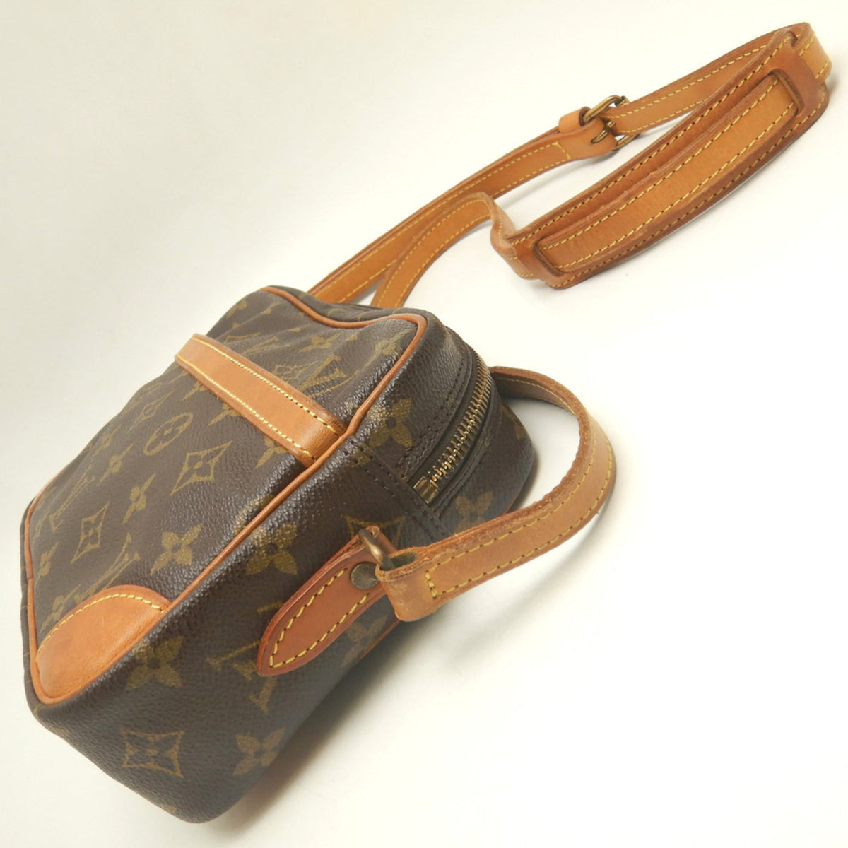 Louis Vuitton Brown Monogram Monogram Shoulder Bag (Pre-Owned)