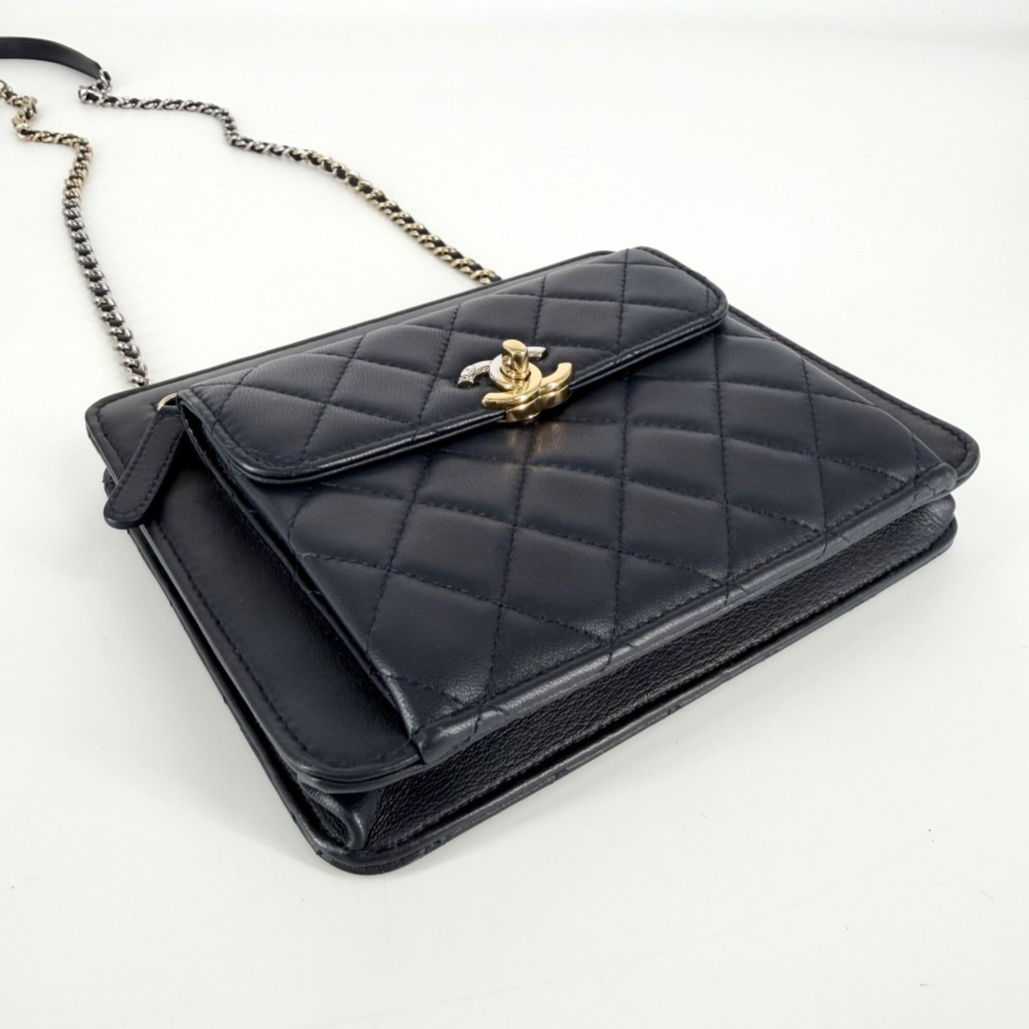 Chanel Matelasse Navy Leather Shoulder Bag (Pre-Owned)