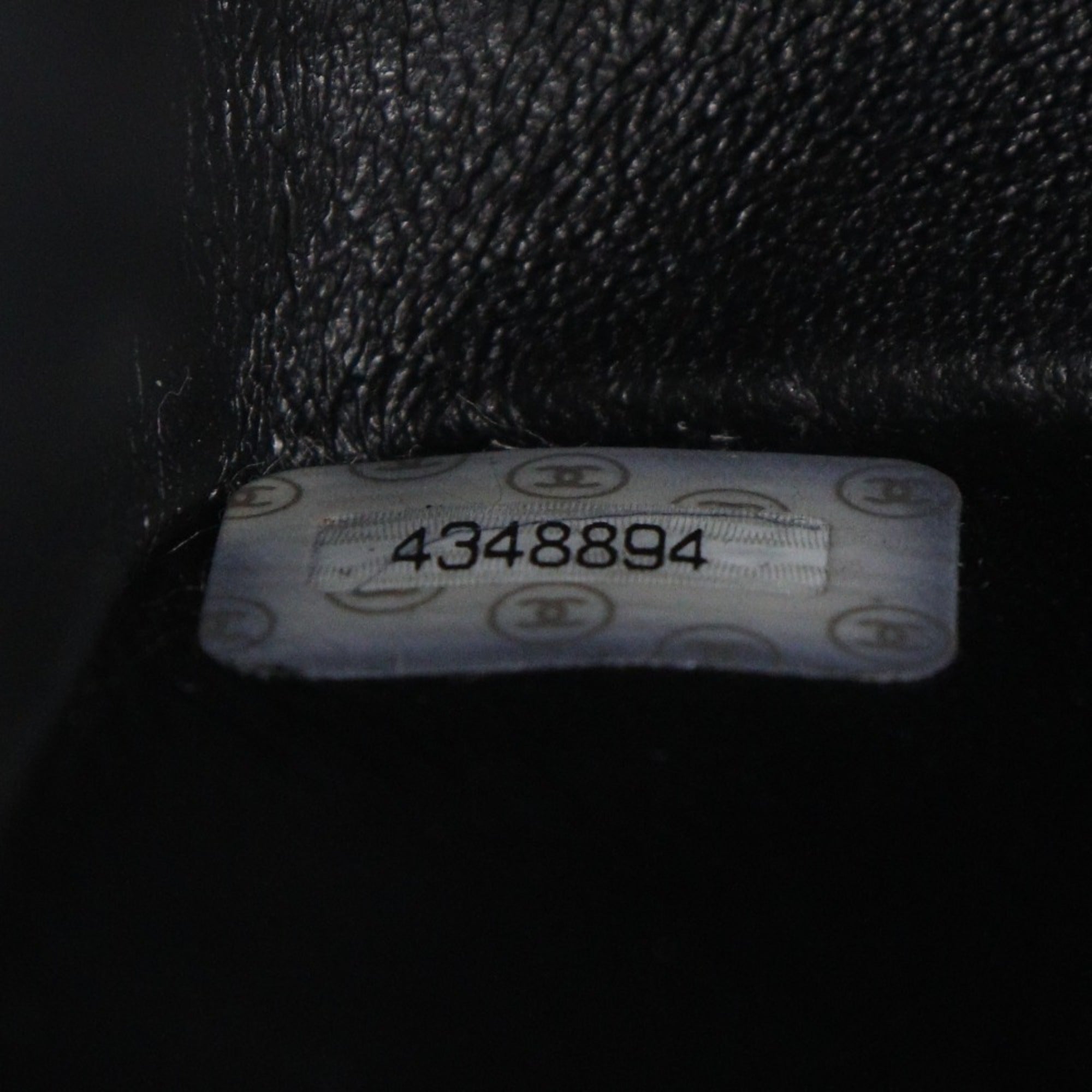 Chanel Matelasse Black Leather Shoulder Bag (Pre-Owned)