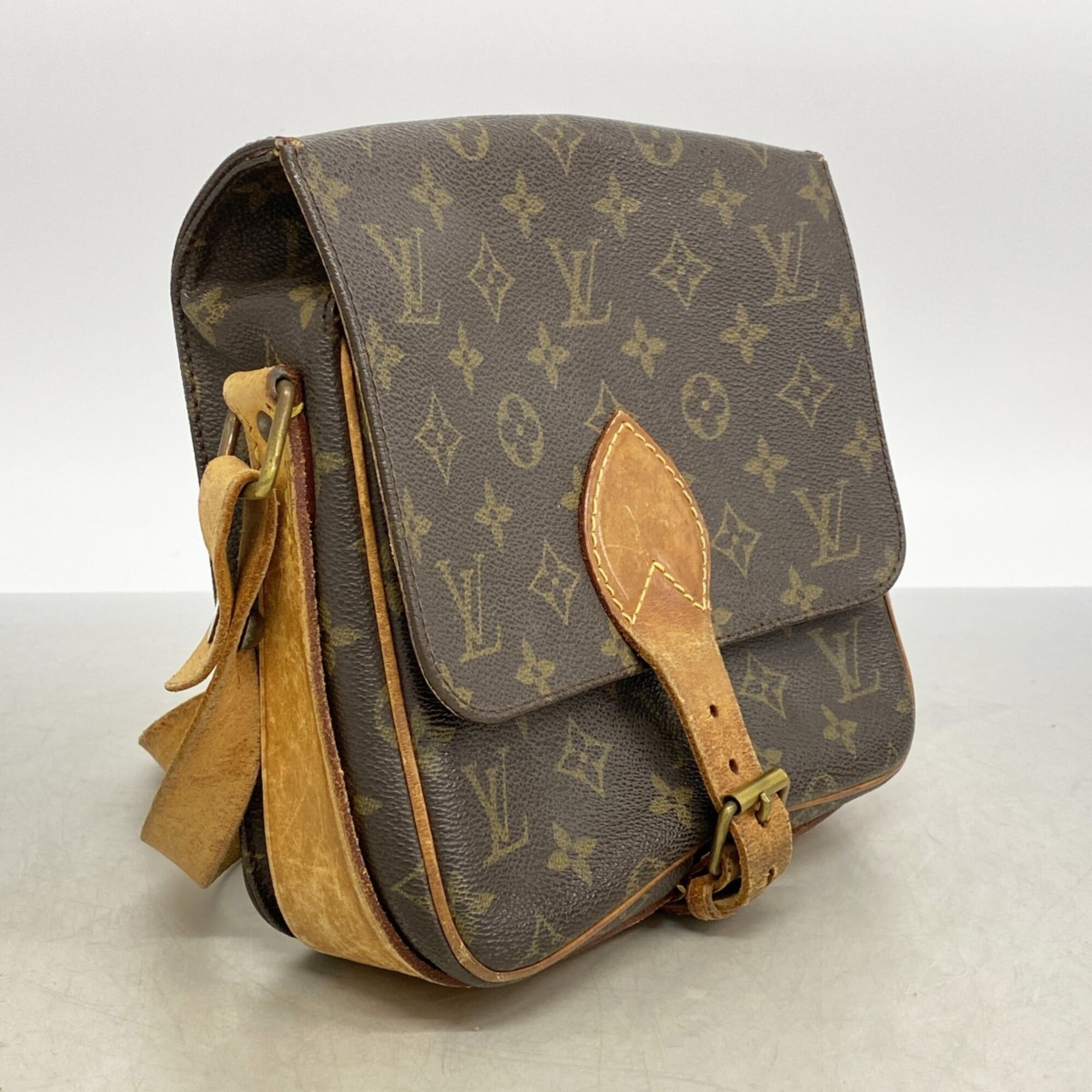 Louis Vuitton Brown Shoulder Bag (Pre-Owned)