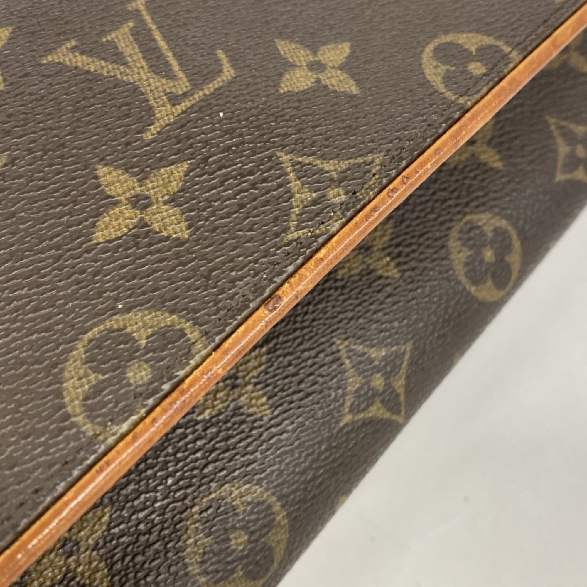 Louis Vuitton Brown Shoulder Bag (Pre-Owned)