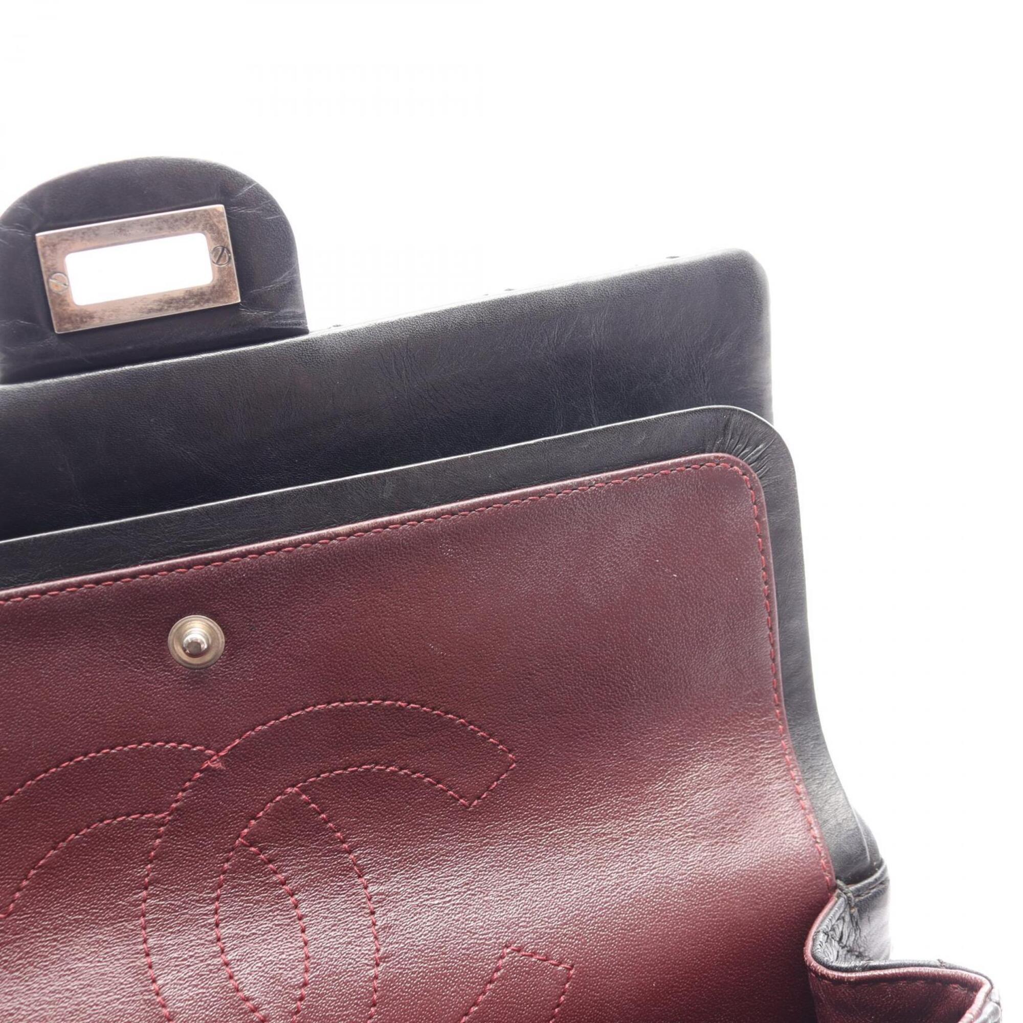 Chanel Black Leather Shoulder Bag (Pre-Owned)