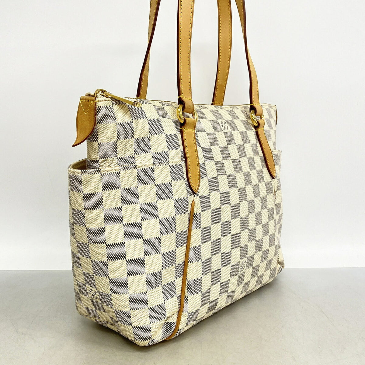 Louis Vuitton White Tote Bag (Pre-Owned)
