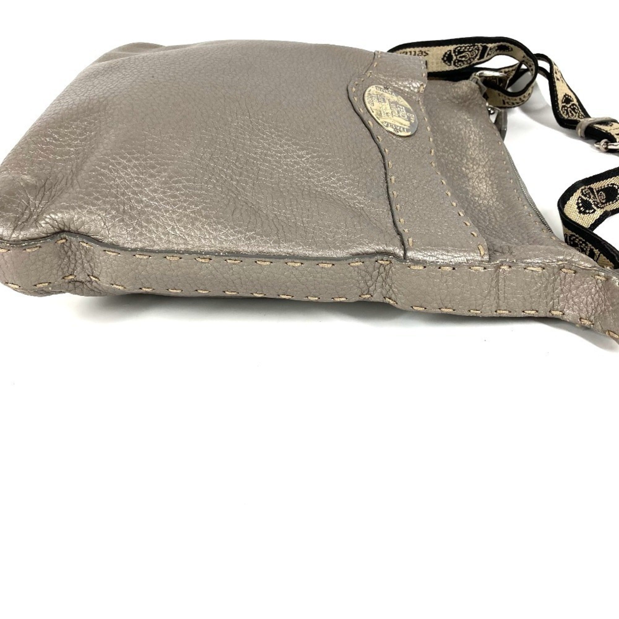 Fendi Gray Silver Gray Leather Shoulder Bag (Pre-Owned)