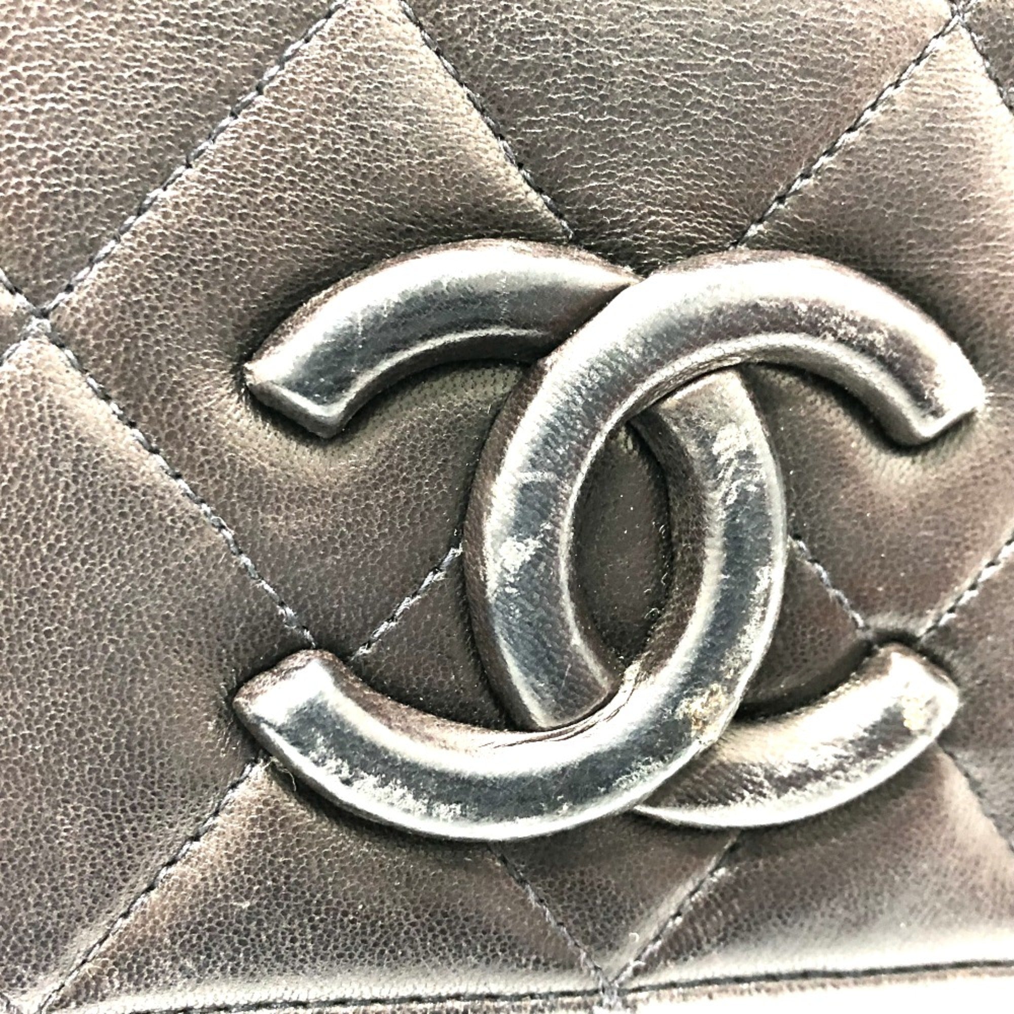 Chanel Black Leather Shoulder Bag (Pre-Owned)