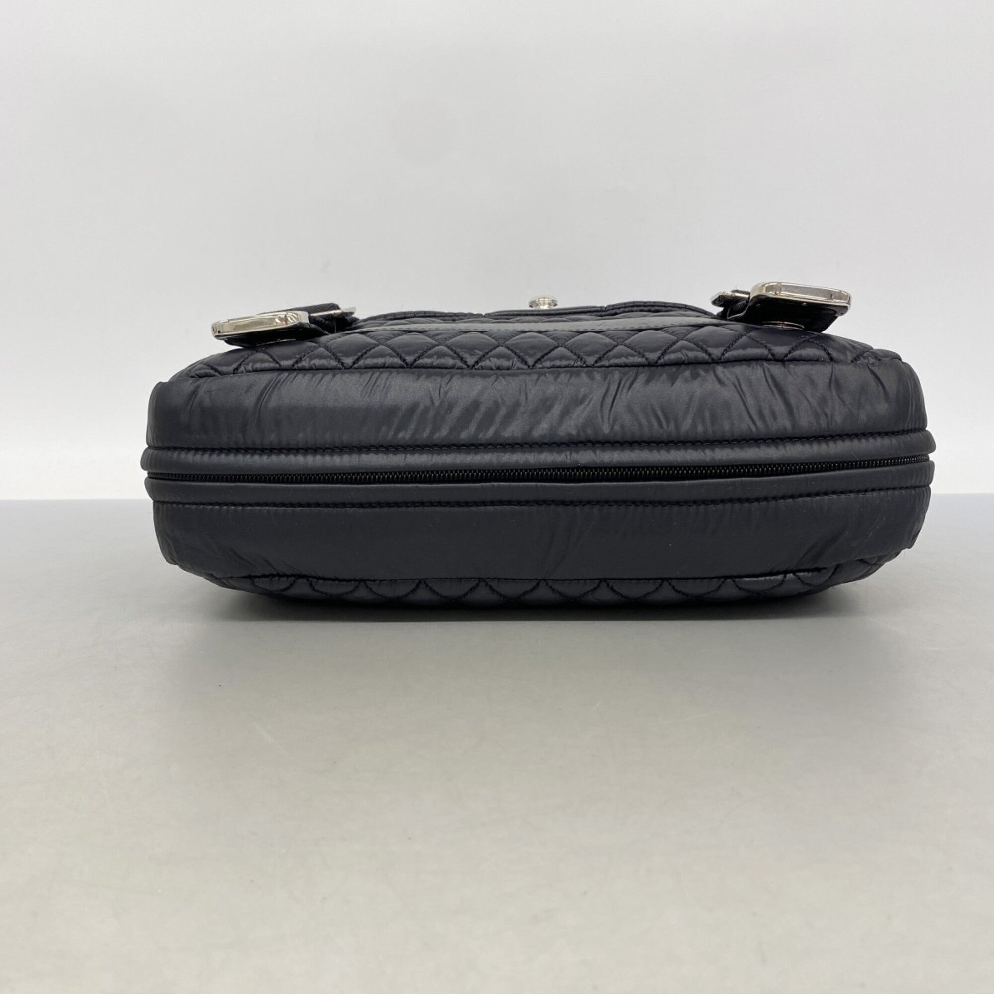 Chanel Black Nylon Shoulder Bag (Pre-Owned)