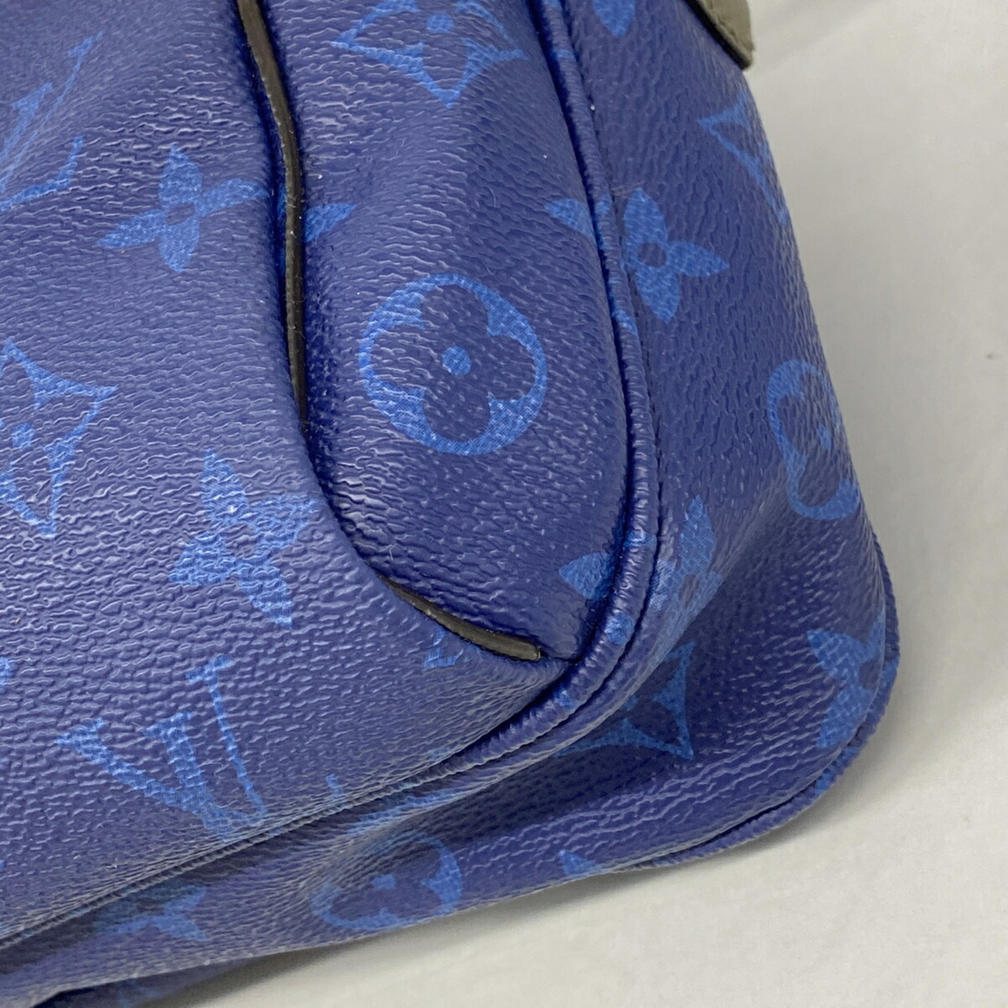 Louis Vuitton Blue Shoulder Bag (Pre-Owned)