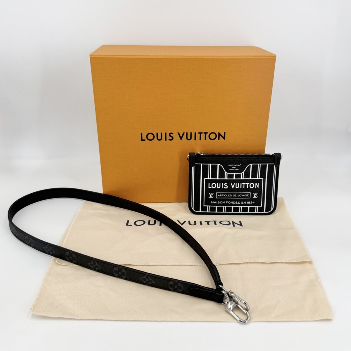 Louis Vuitton Black Monogram Eclipse Handbag Shoulder Bag (Pre-Owned)
