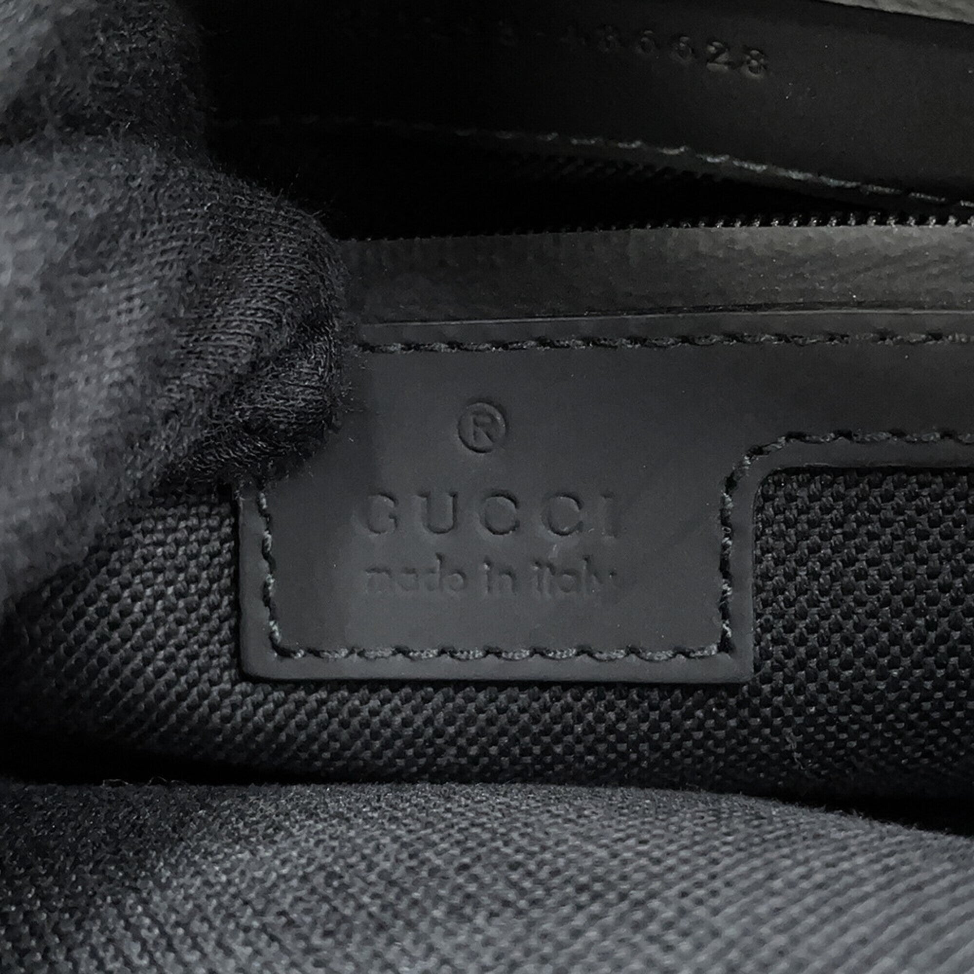 Gucci Black Rubber Canvas Shoulder Bag (Pre-Owned)