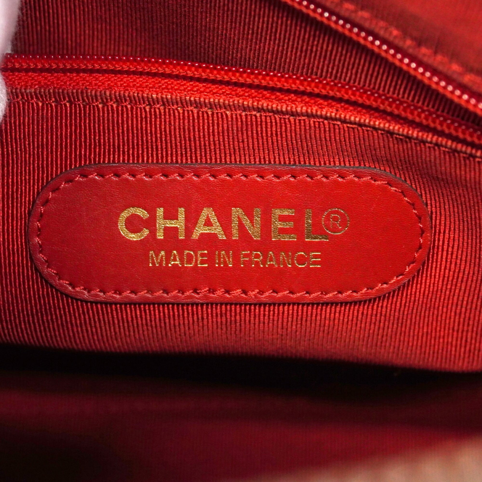 Chanel Red Color Grained Calfskin Handbag (Pre-Owned)