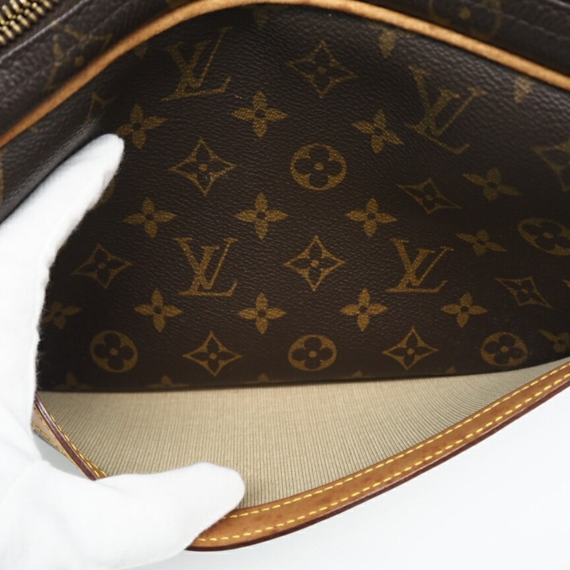Louis Vuitton Brown Coated Canvas Shoulder Bag (Pre-Owned)