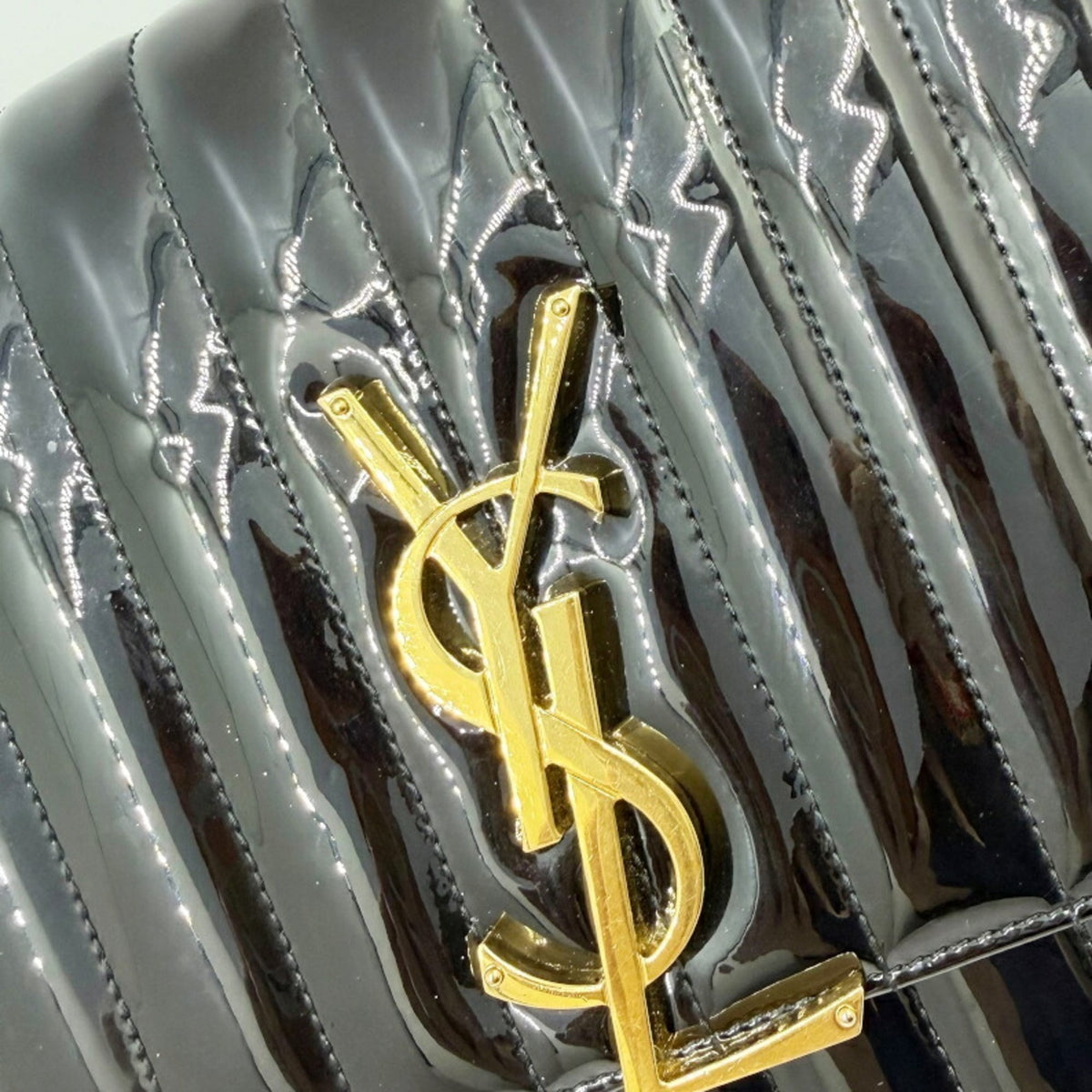 Saint Laurent Black Shoulder Bag (Pre-Owned)