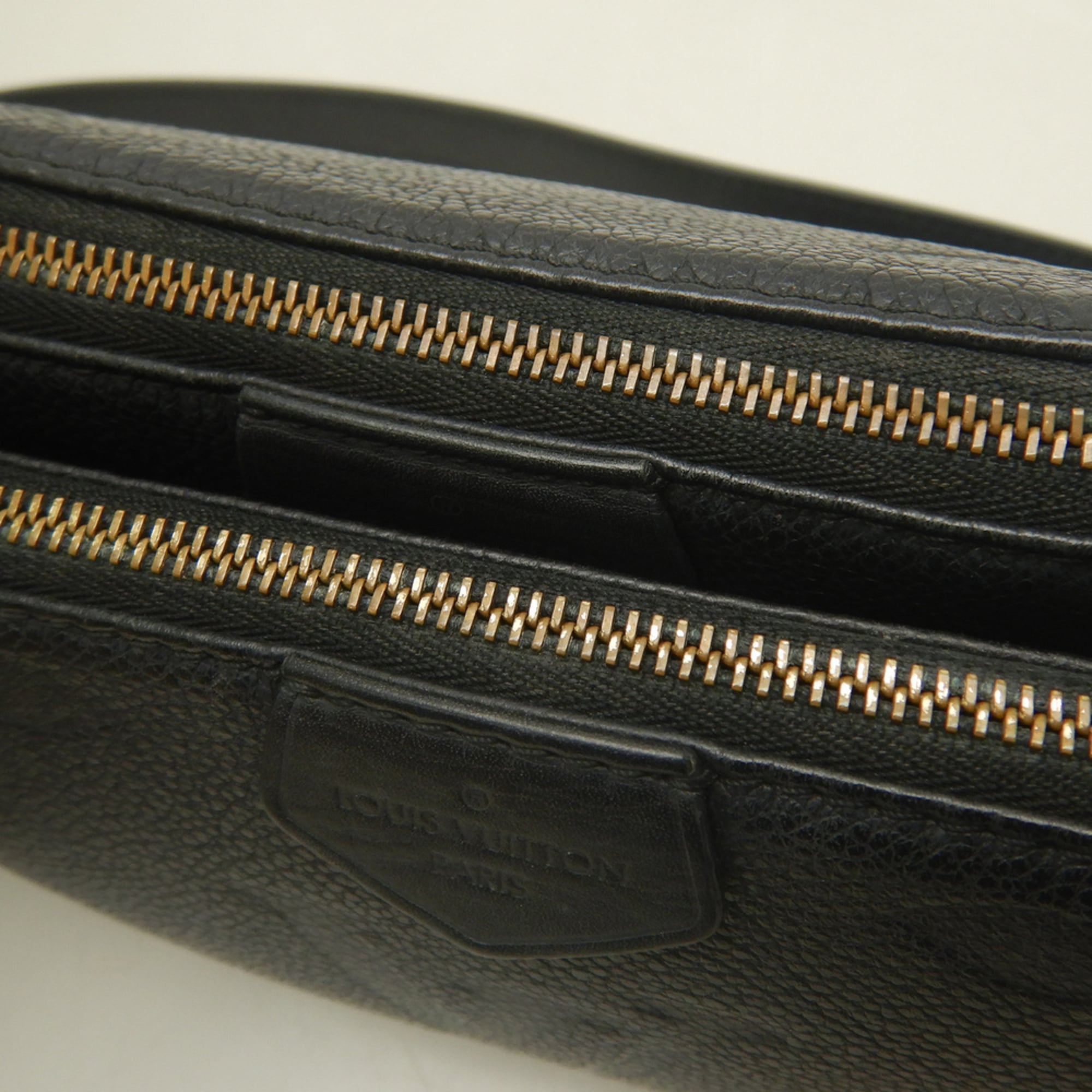 Louis Vuitton Noir Leather Pochette Pouch Shoulder Bag (Pre-Owned)