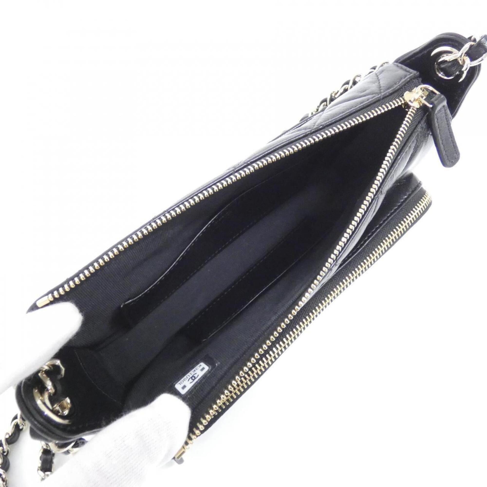Chanel Black Leather Shoulder Bag (Pre-Owned)