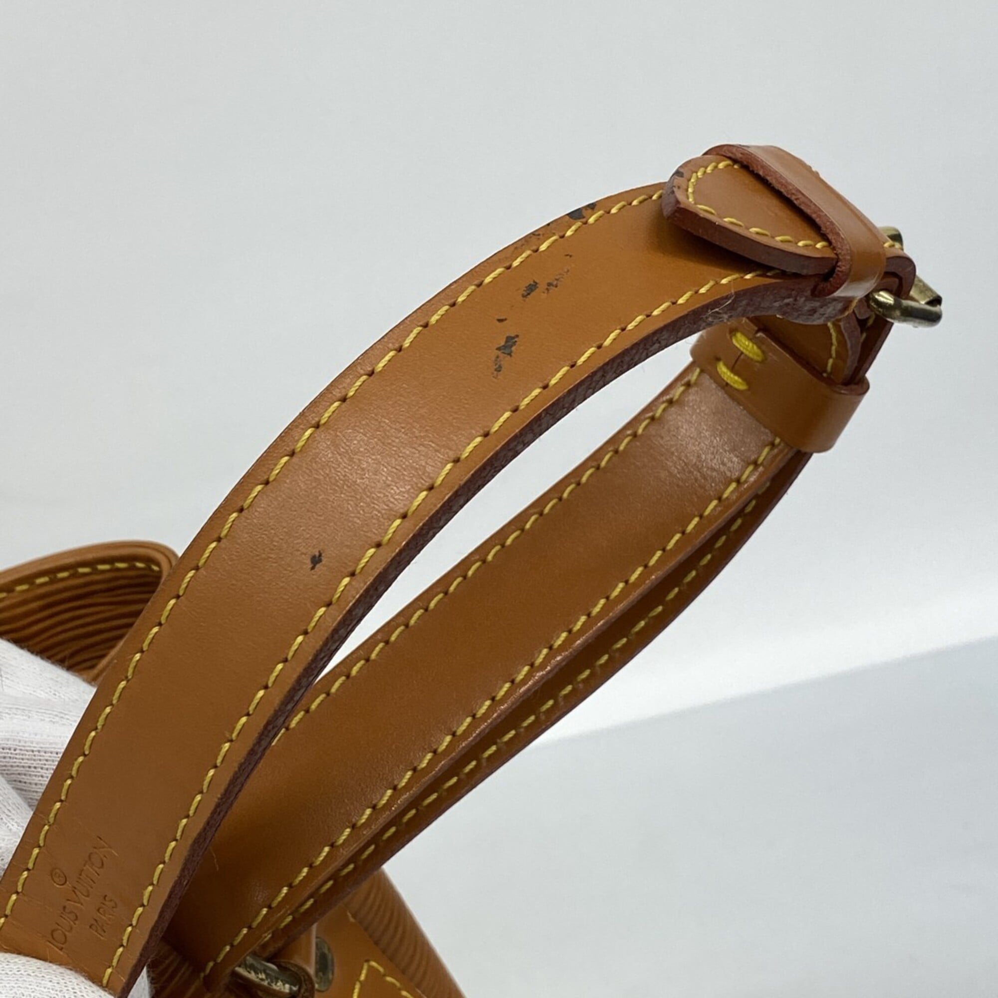 Louis Vuitton Gold Cipango Shoulder Bag (Pre-Owned)