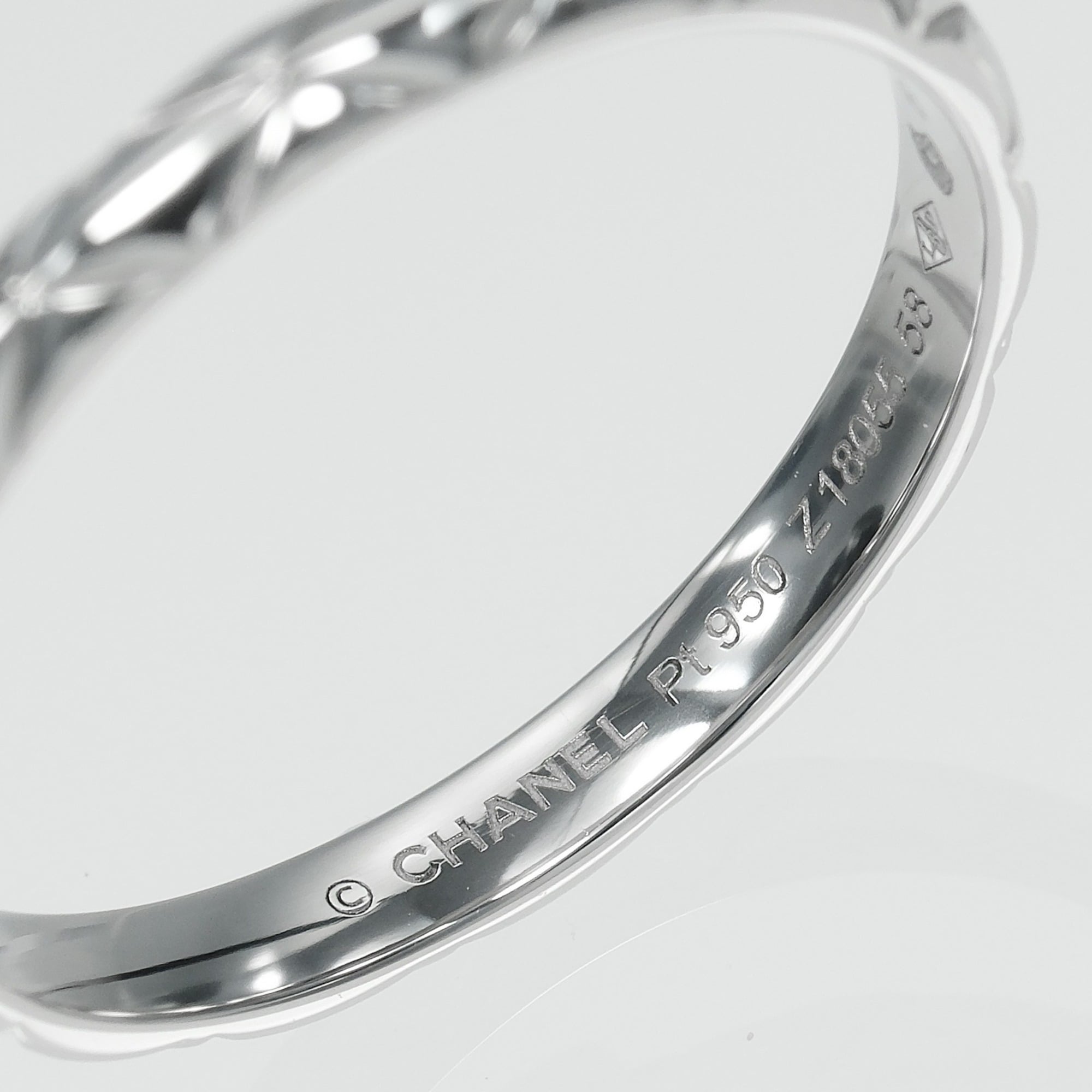 Chanel Matelasse Platinum 950 Band Ring (Pre-Owned)