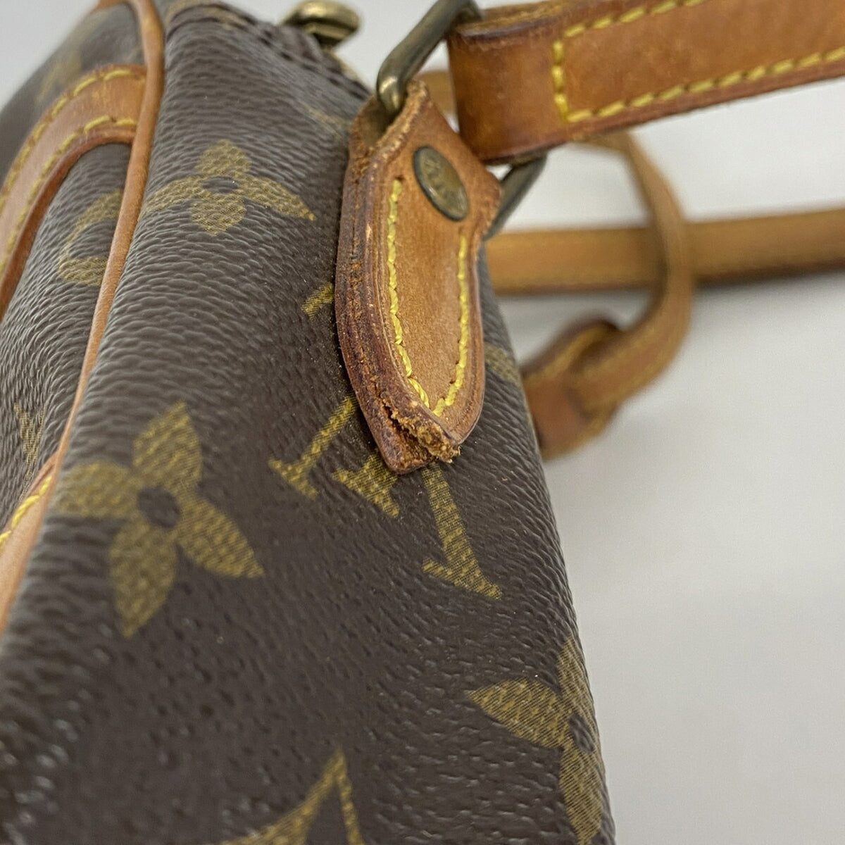 Louis Vuitton Brown Shoulder Bag (Pre-Owned)
