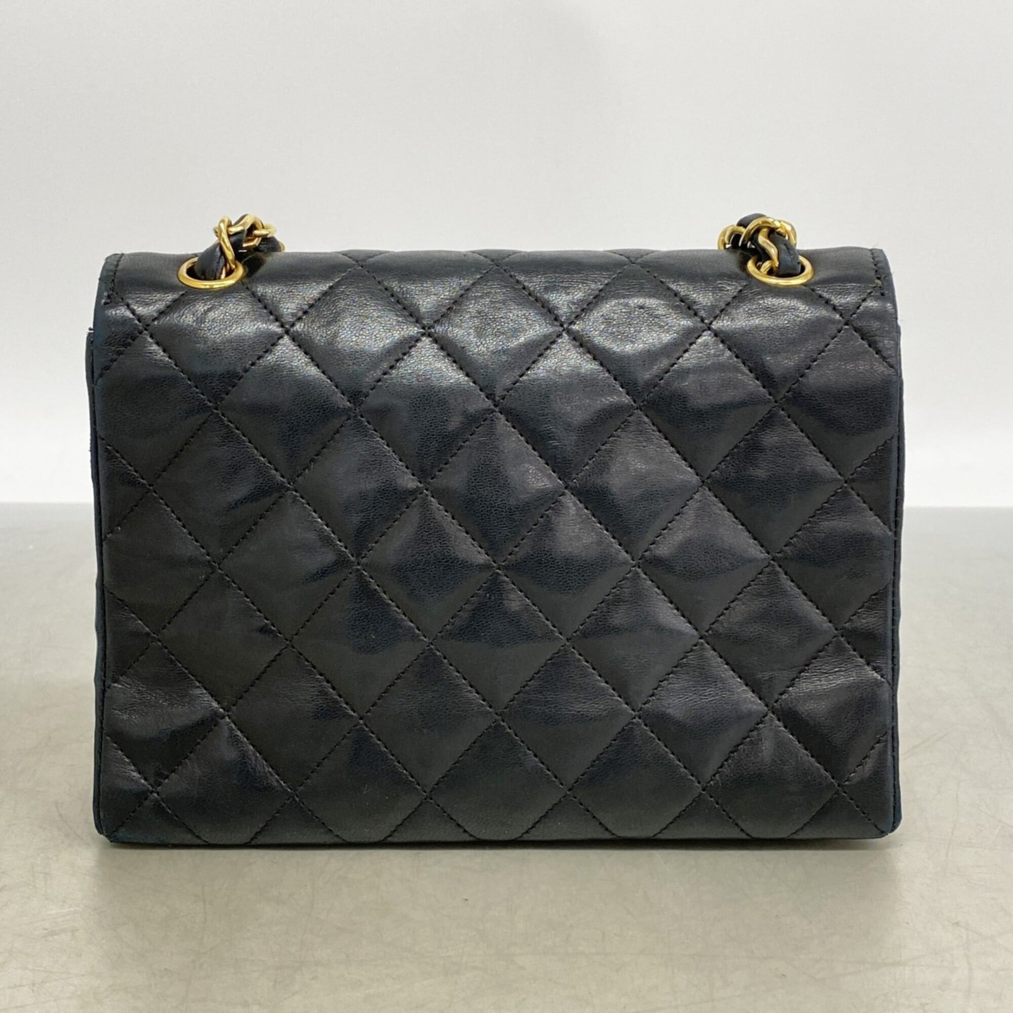 Chanel Black Leather Shoulder Bag (Pre-Owned)