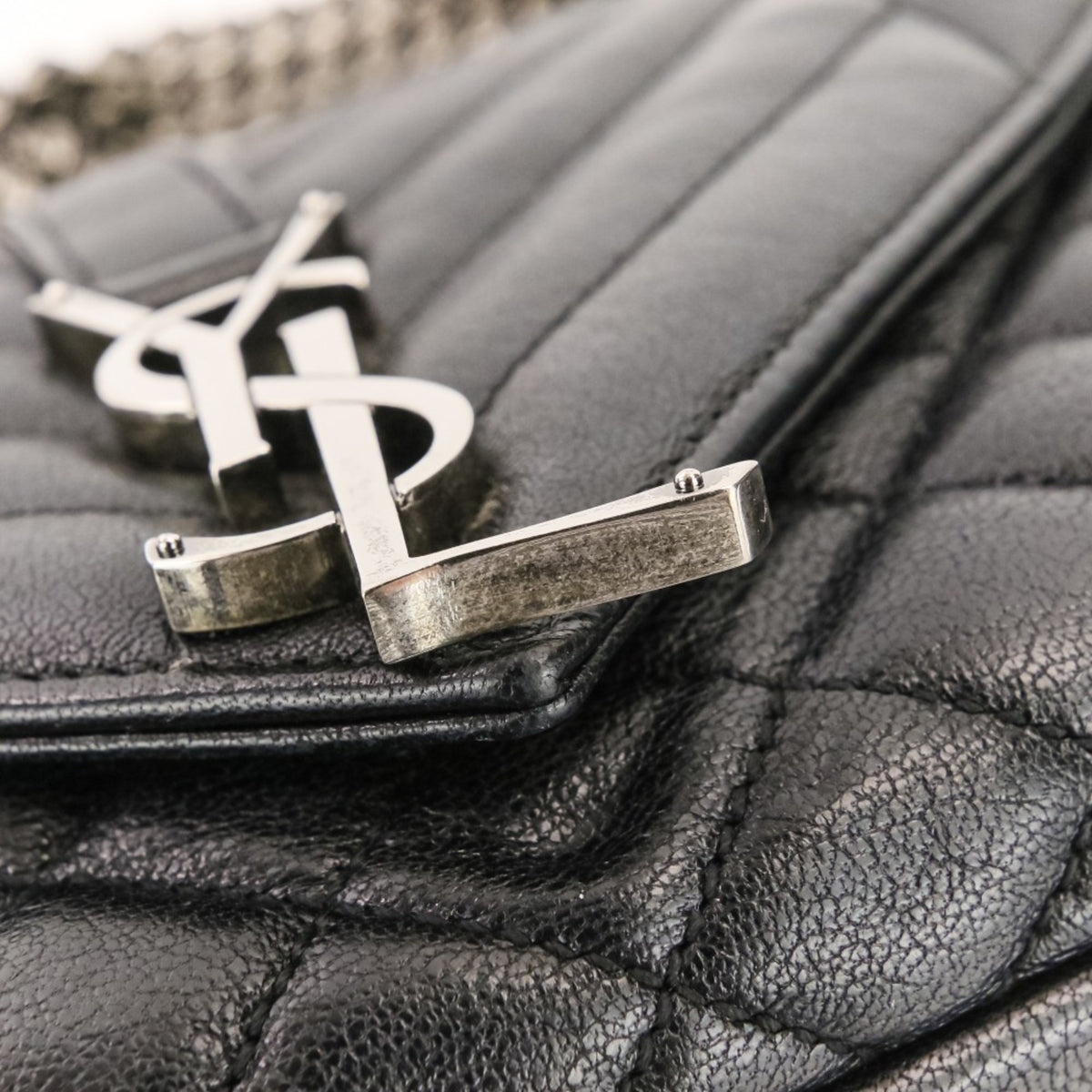 Yves Saint Laurent Black Leather Shoulder Bag (Pre-Owned)