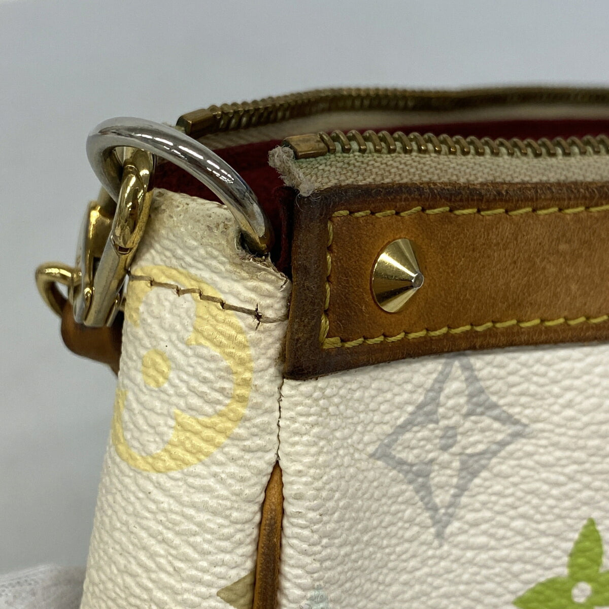 Louis Vuitton Blanc Pouch (Pre-Owned)
