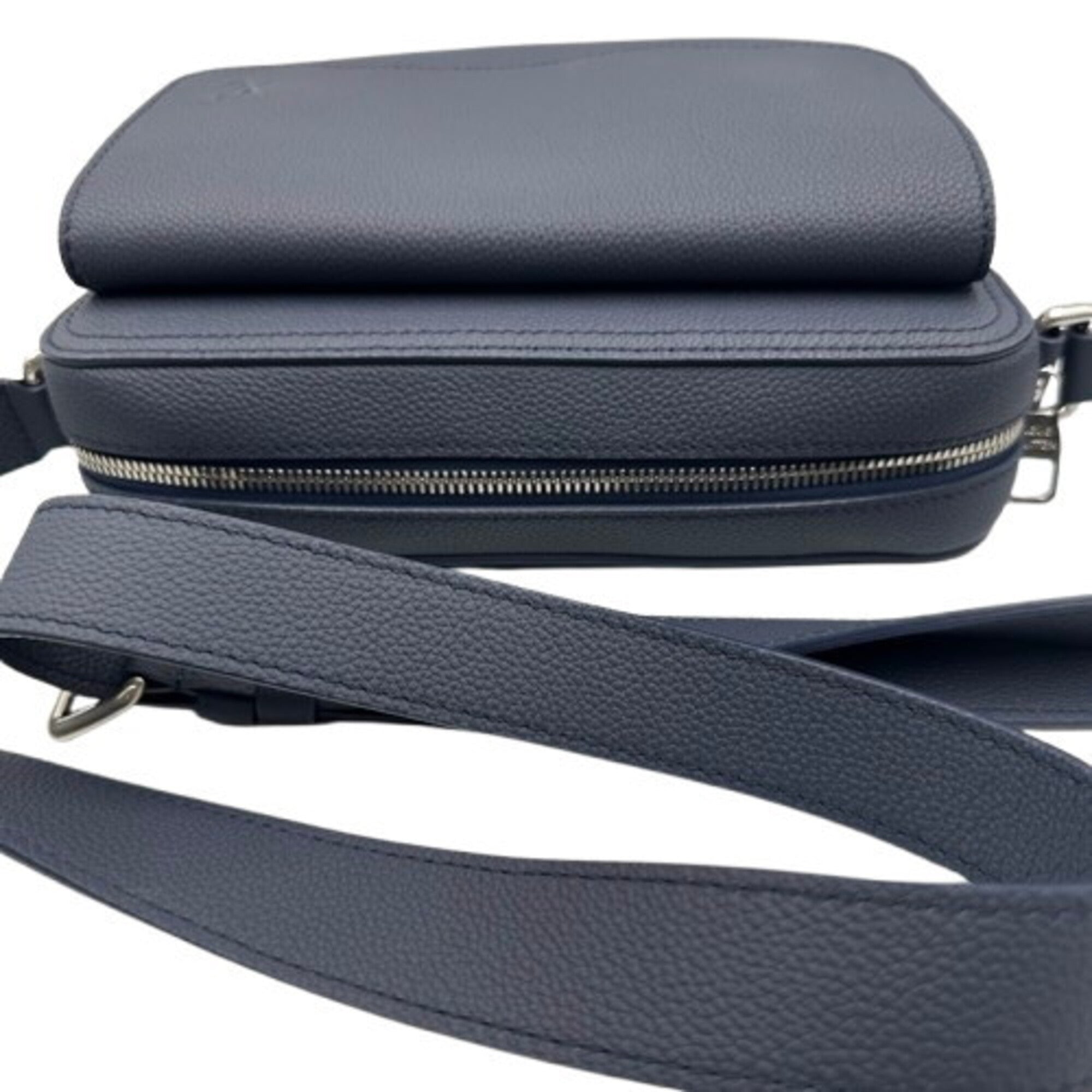Louis Vuitton Navy Leather Shoulder Bag (Pre-Owned)