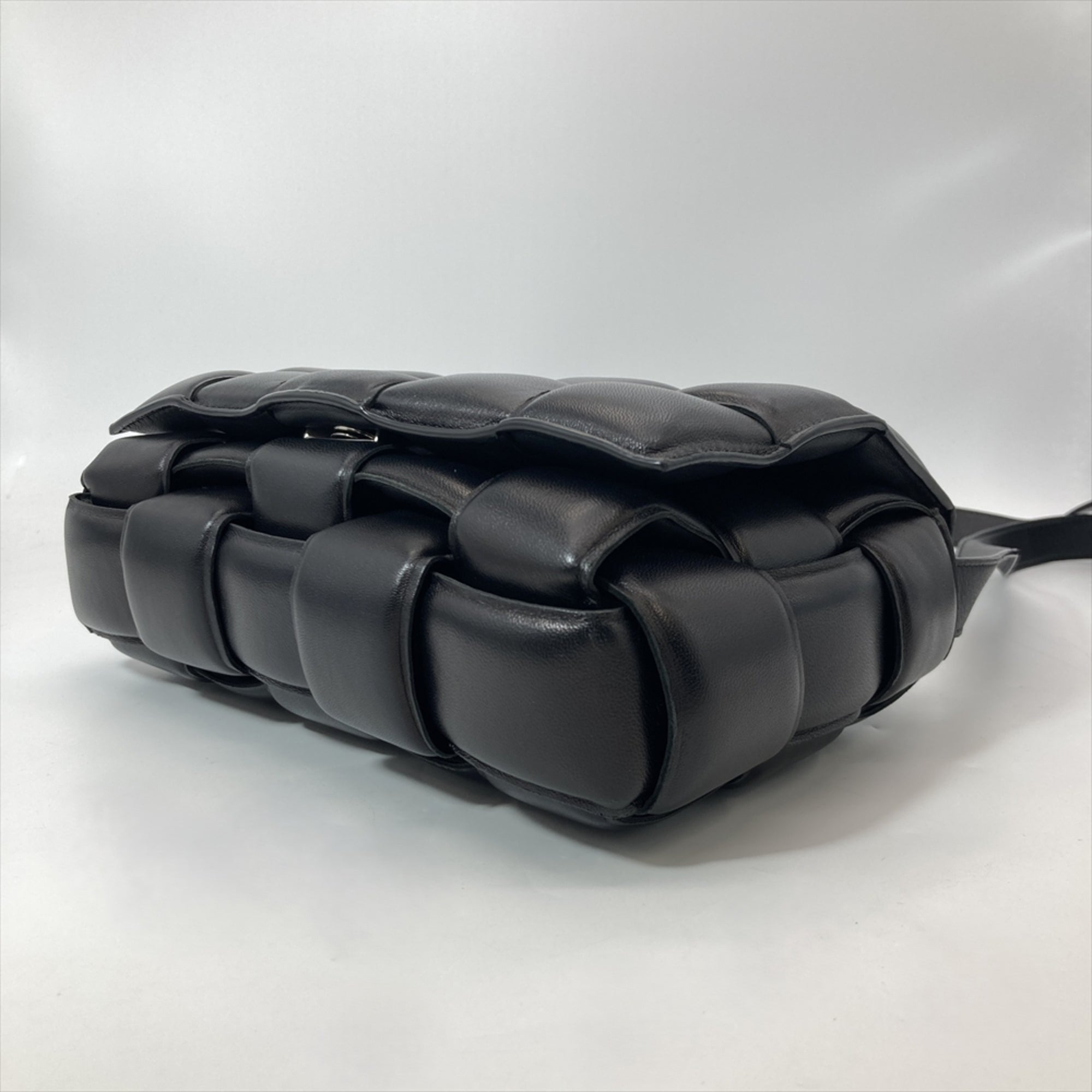 Bottega Veneta Black Intrecciato Shoulder Bag (Pre-Owned)