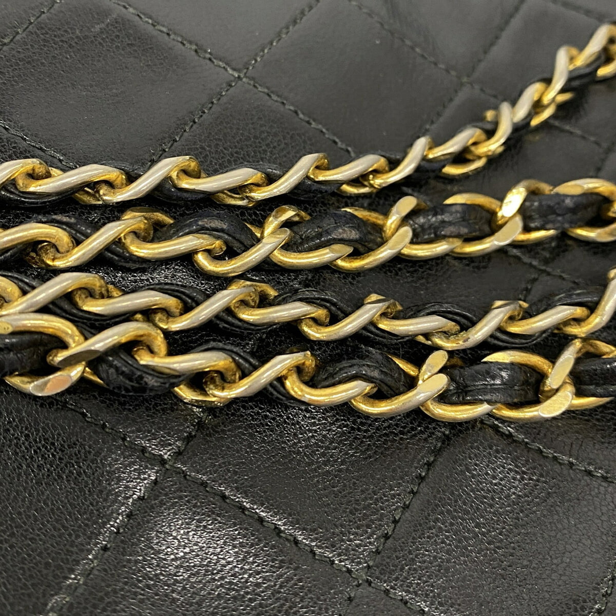 Chanel Black Leather Shoulder Bag (Pre-Owned)