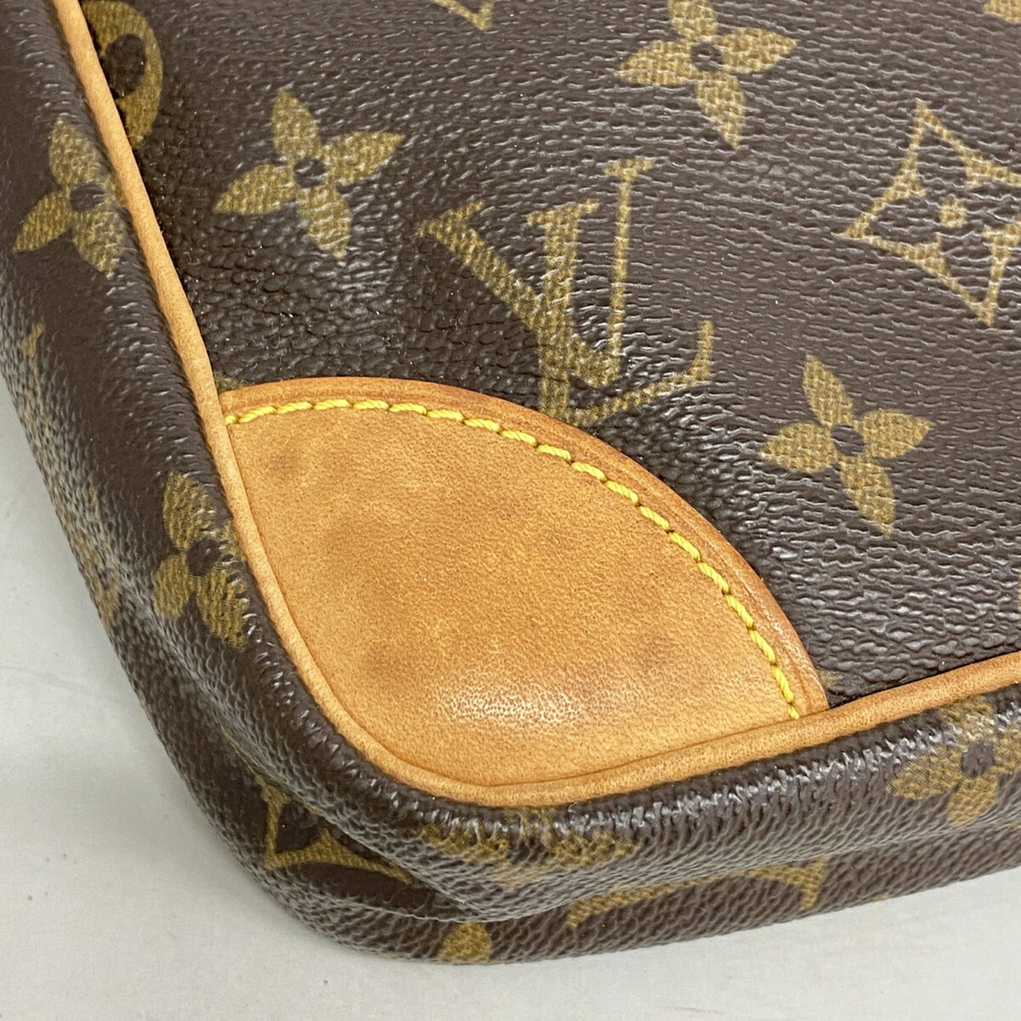 Louis Vuitton Brown Shoulder Bag (Pre-Owned)