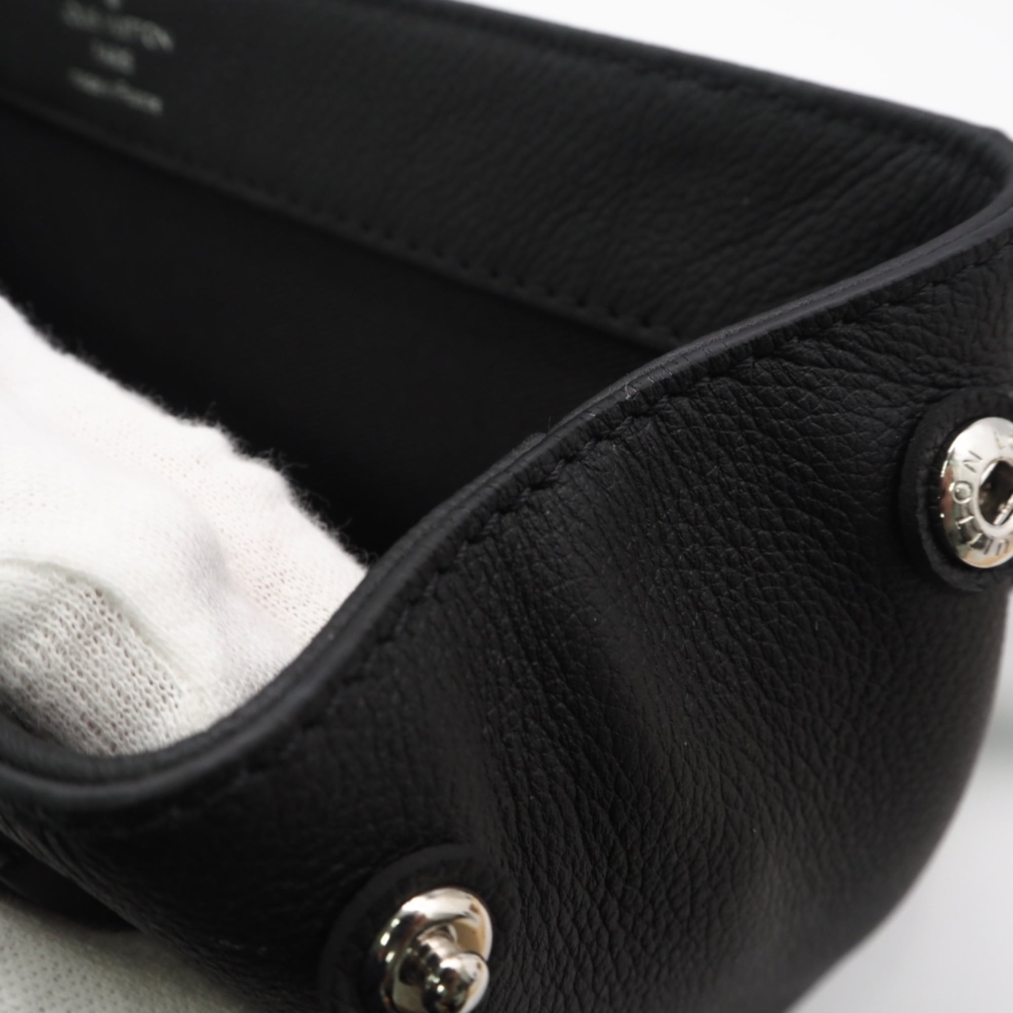 Louis Vuitton Black Leather Shoulder Bag (Pre-Owned)