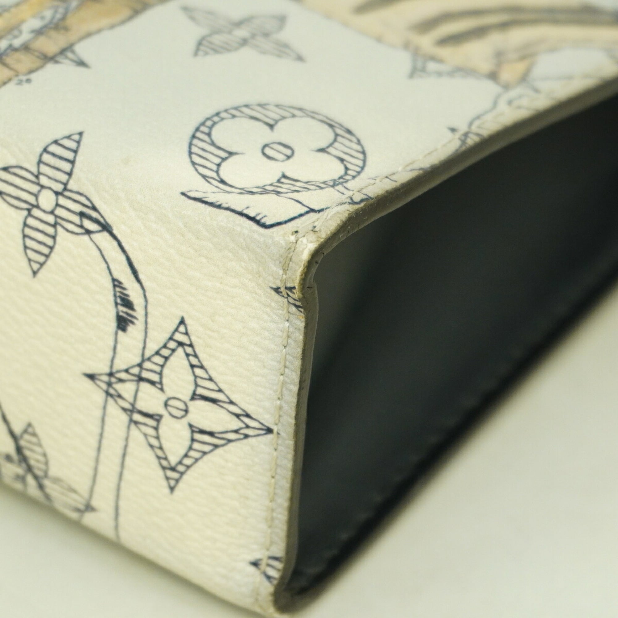 Louis Vuitton White Clutch Bag (Pre-Owned)