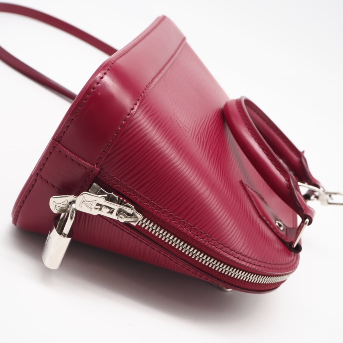 Louis Vuitton Red Color Leather Handbag (Pre-Owned)
