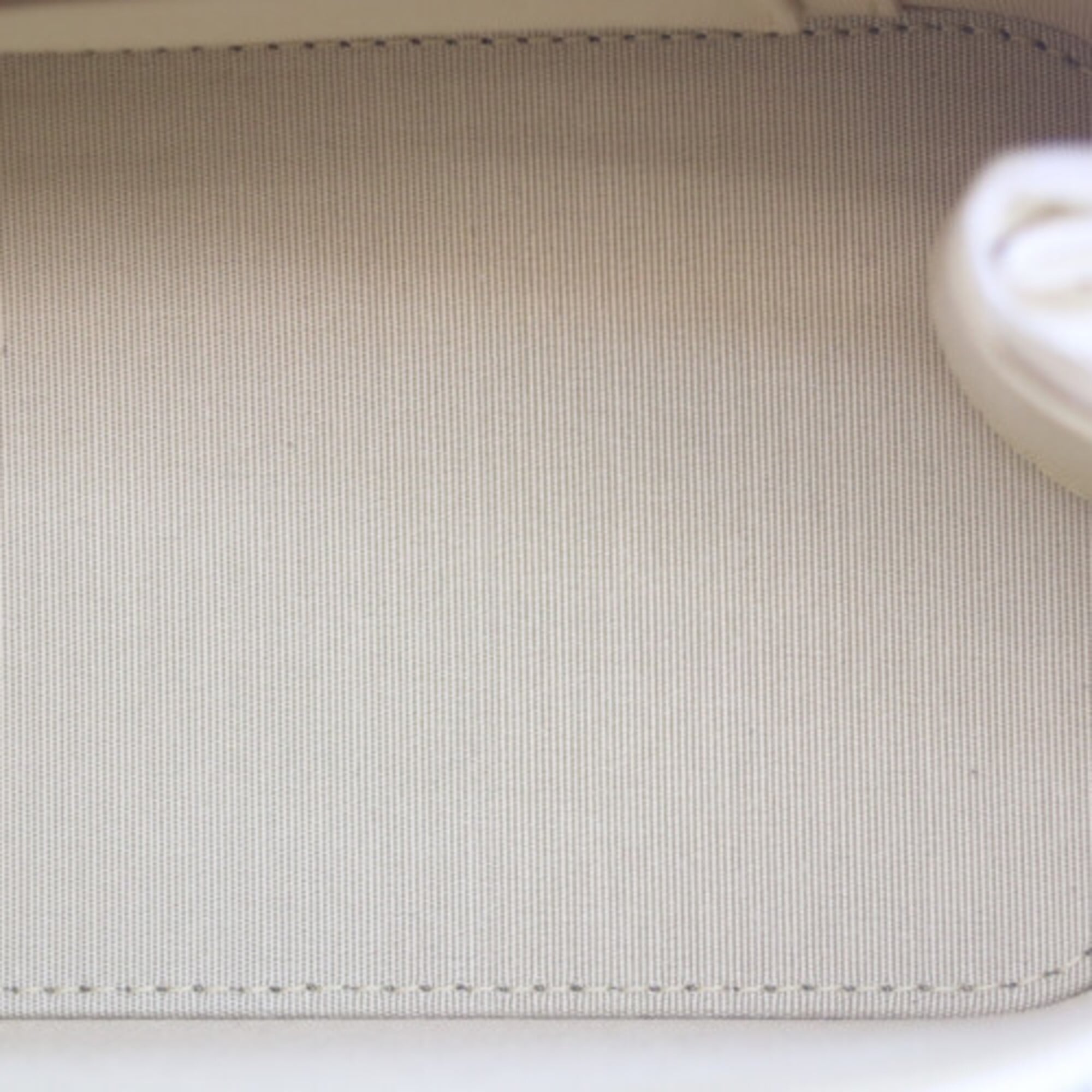 Chanel White Leather Shoulder Bag Vanity Bag (Pre-Owned)